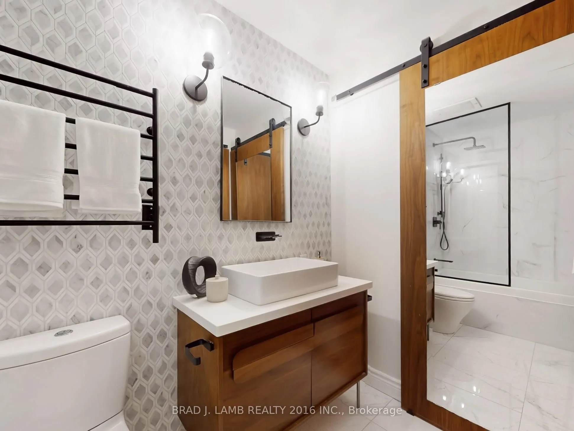 29 Camden Street, #305