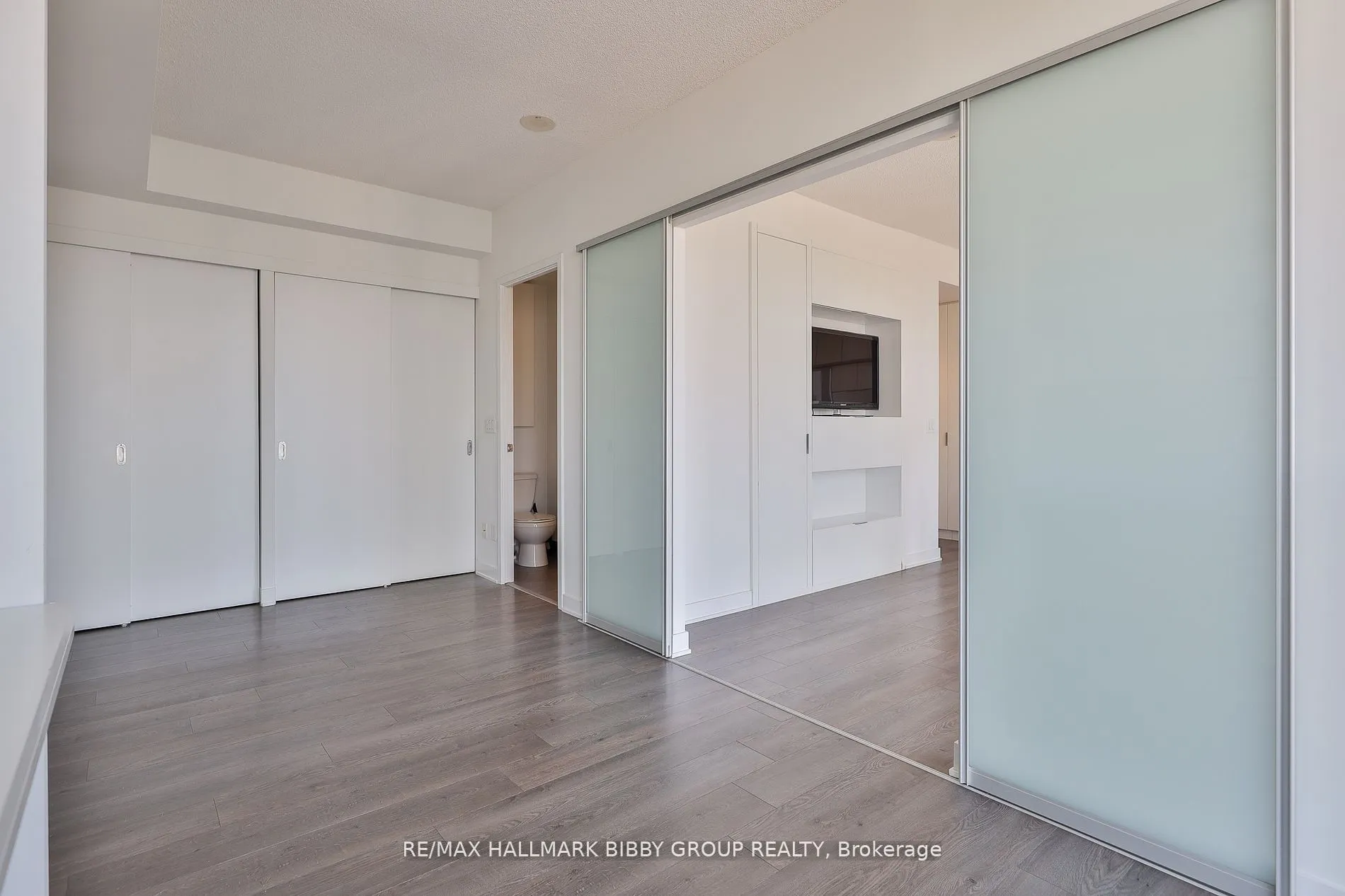 110 Charles Street E, #2904