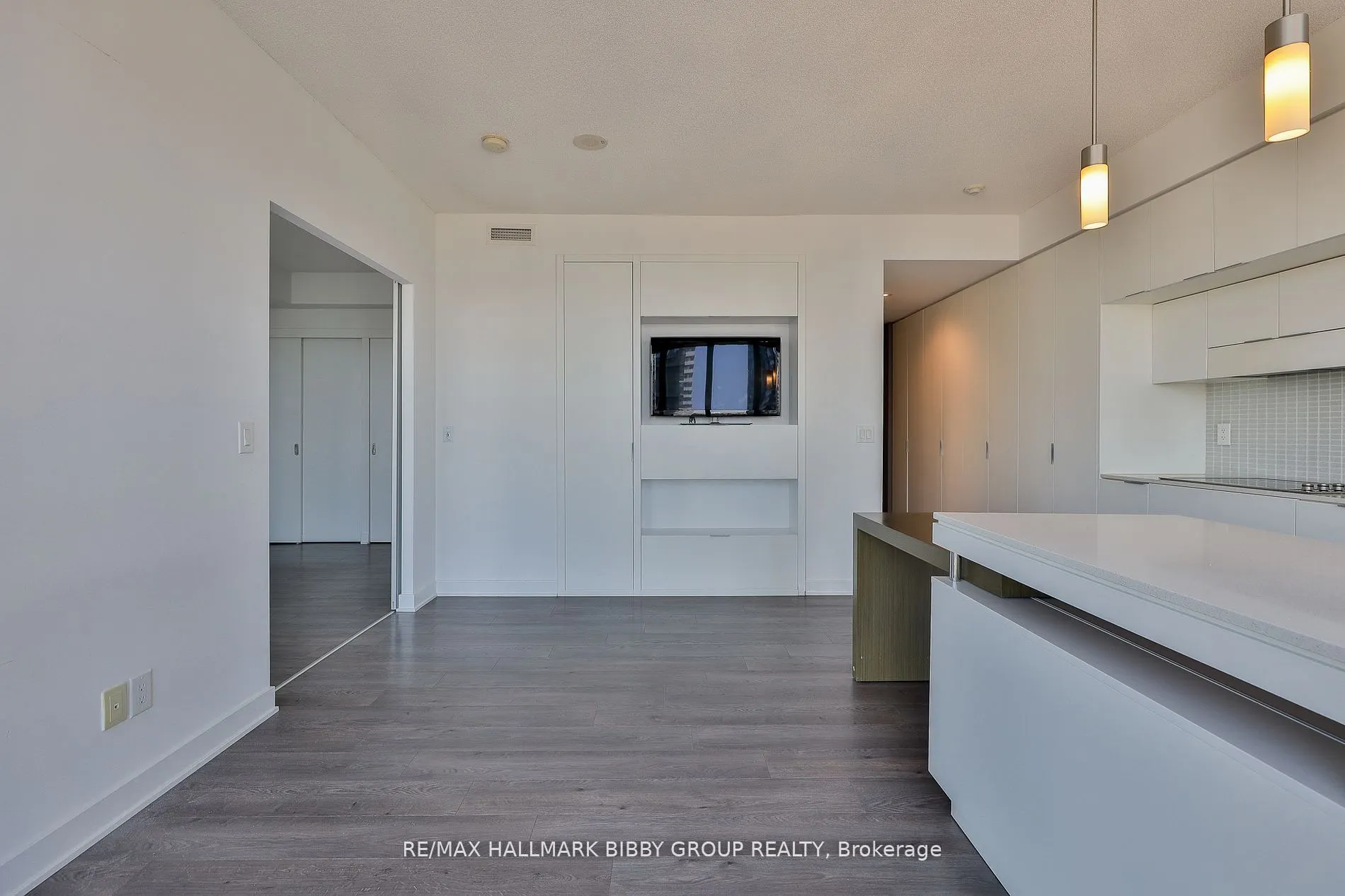 110 Charles Street E, #2904