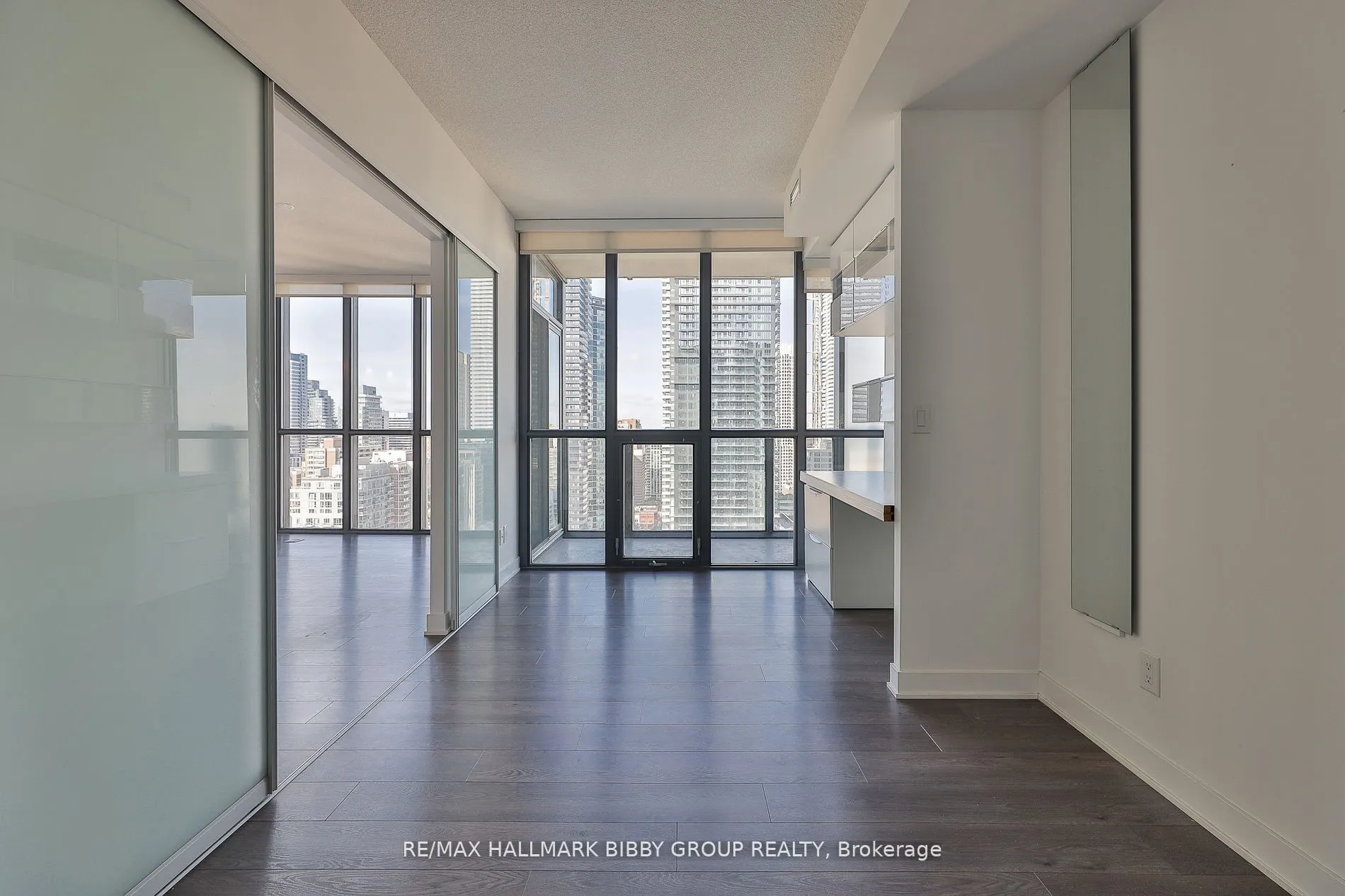 110 Charles Street E, #2904