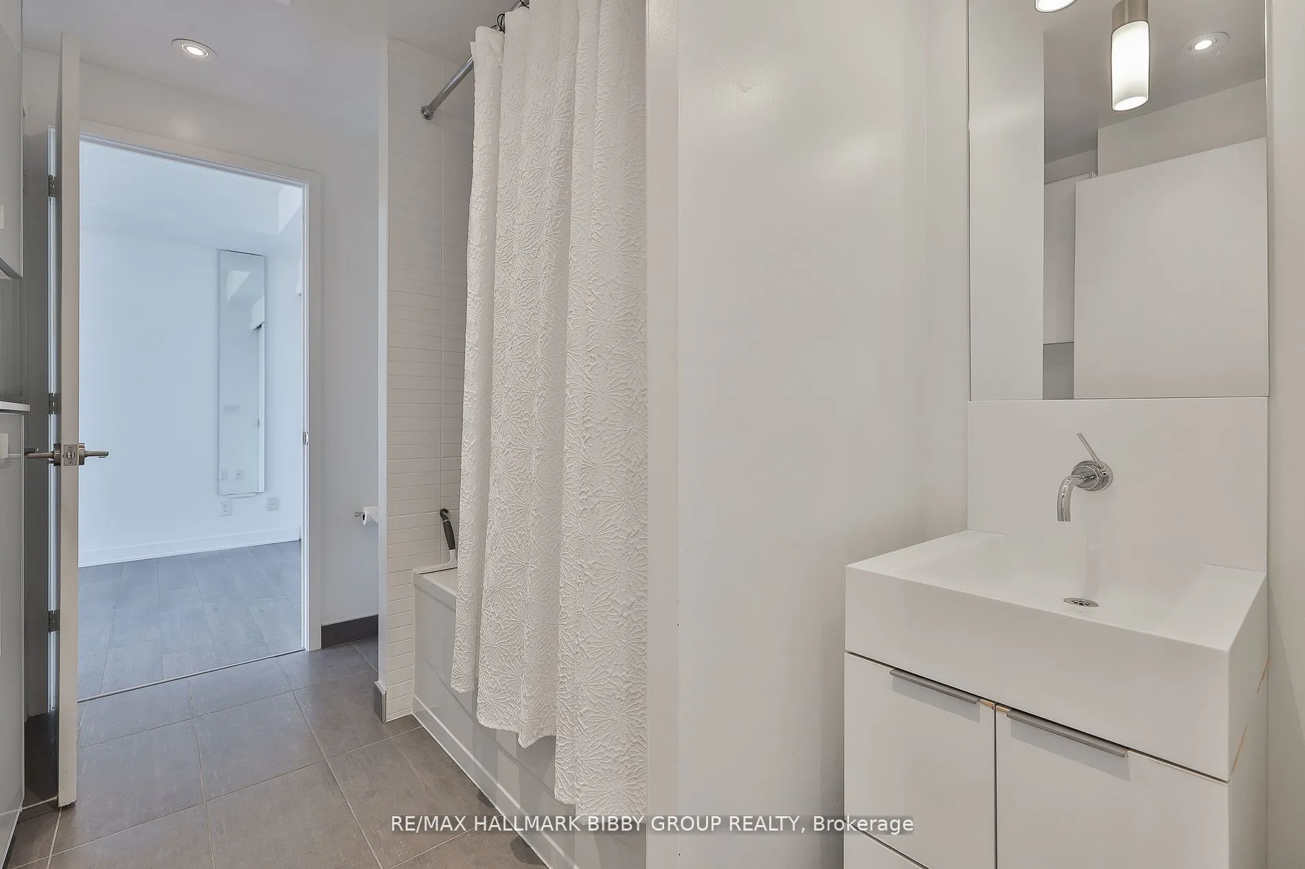 110 Charles Street E, #2904