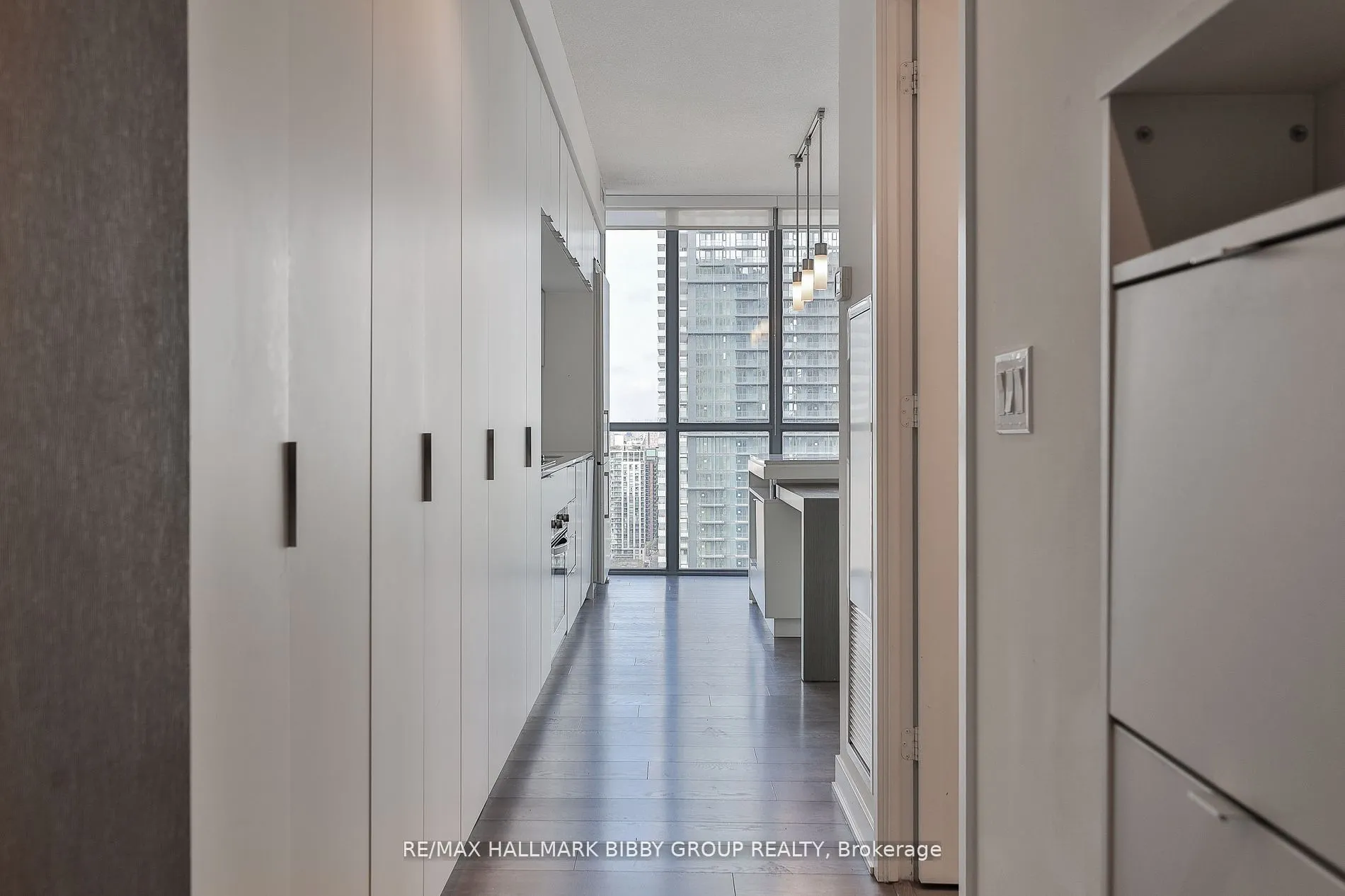 110 Charles Street E, #2904