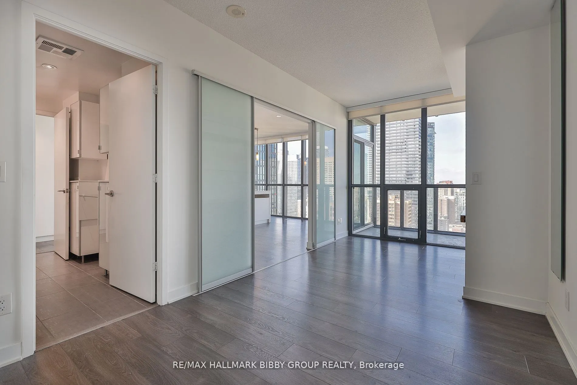 110 Charles Street E, #2904