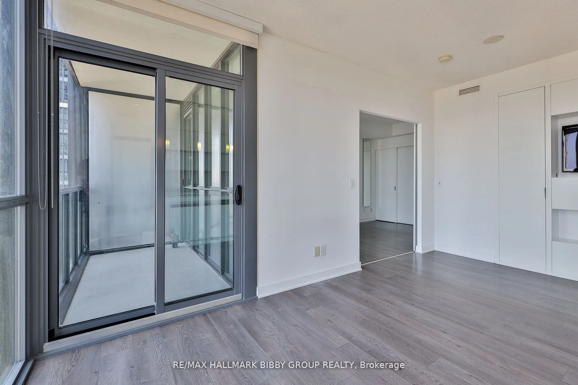 110 Charles Street E, #2904