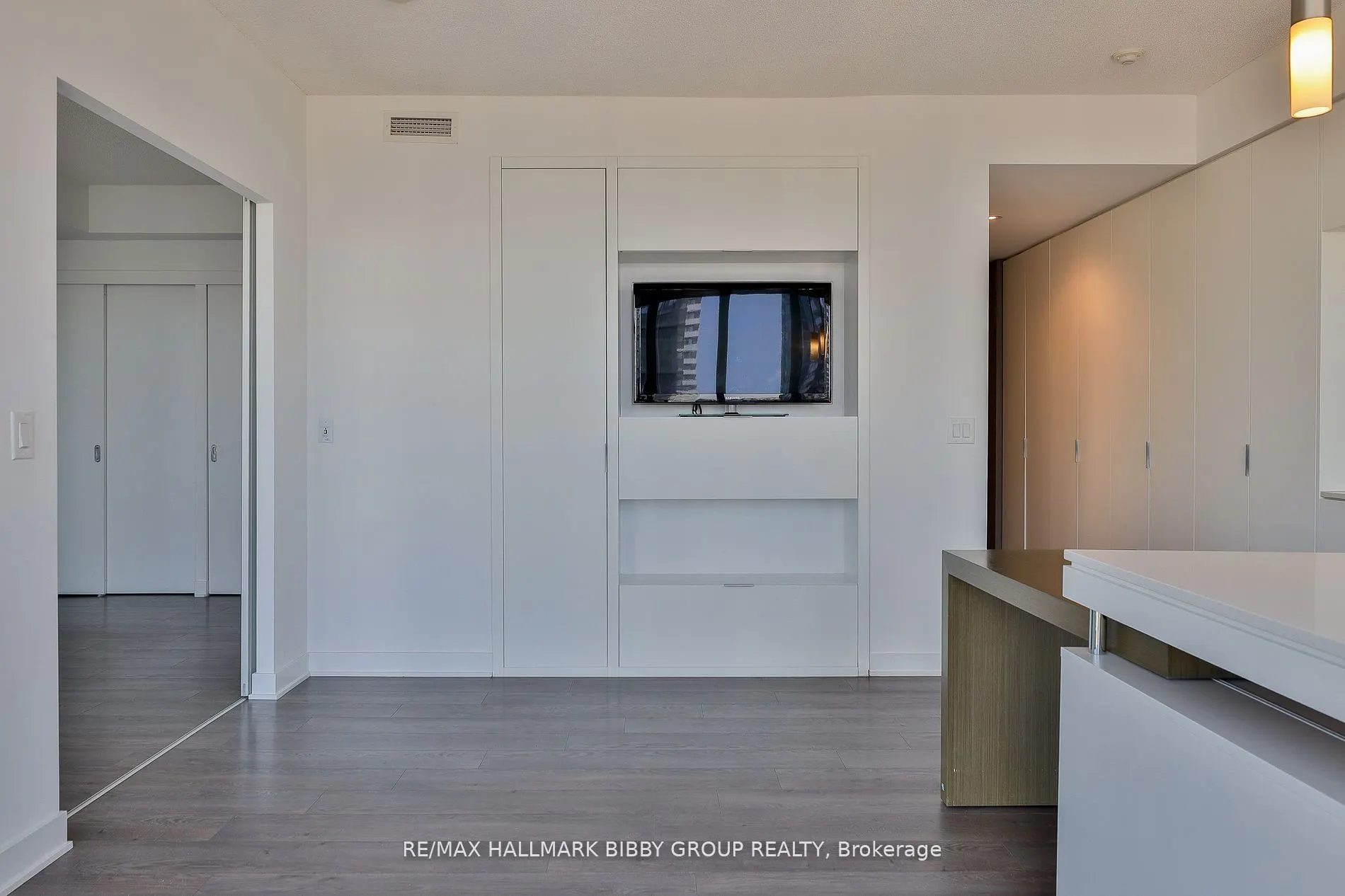 110 Charles Street E, #2904