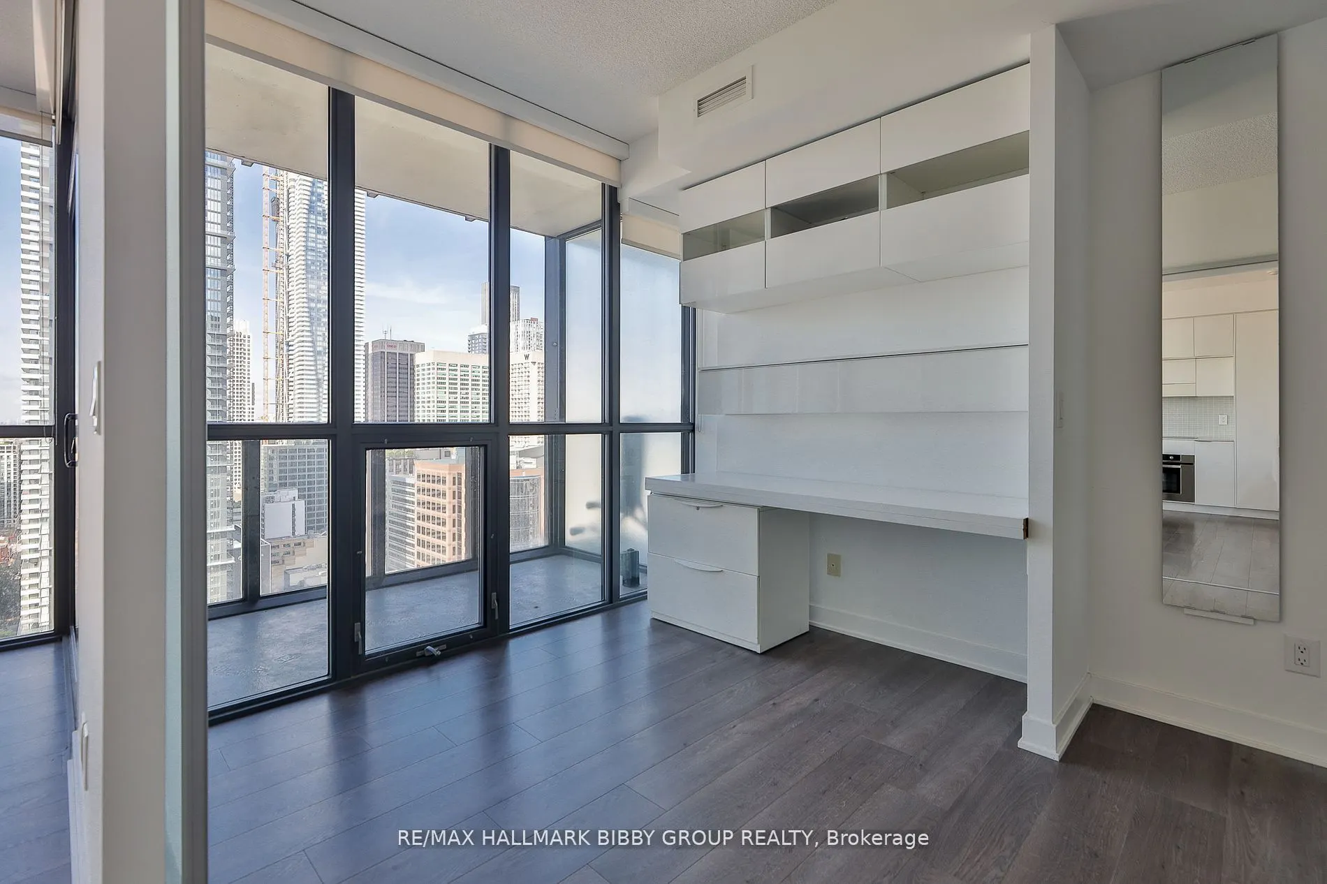 110 Charles Street E, #2904