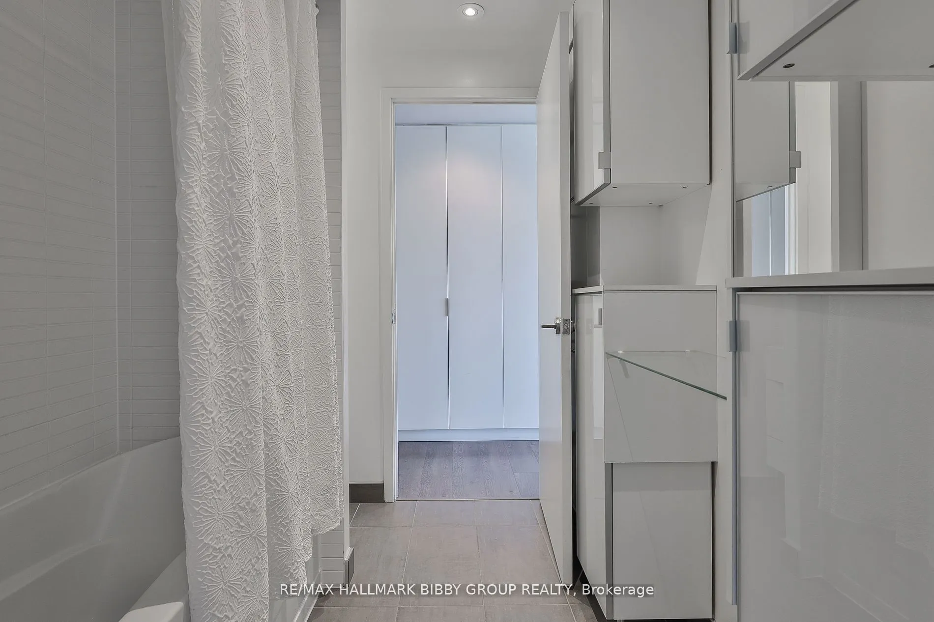 110 Charles Street E, #2904