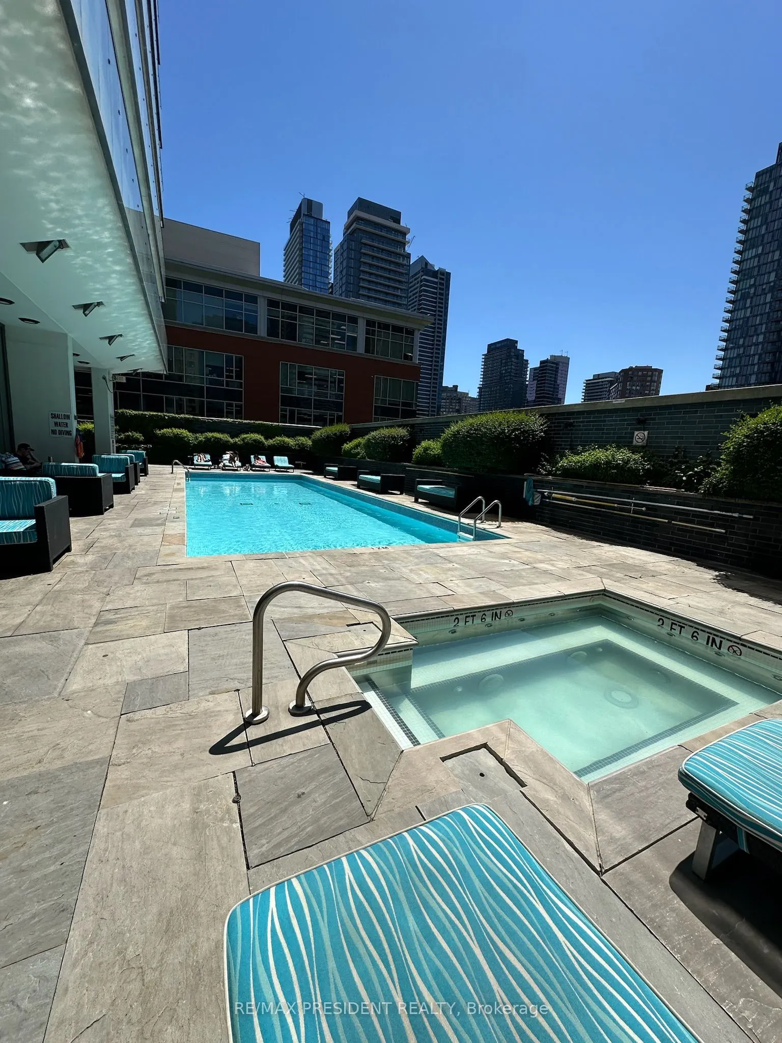 33 Charles Street E, #2805