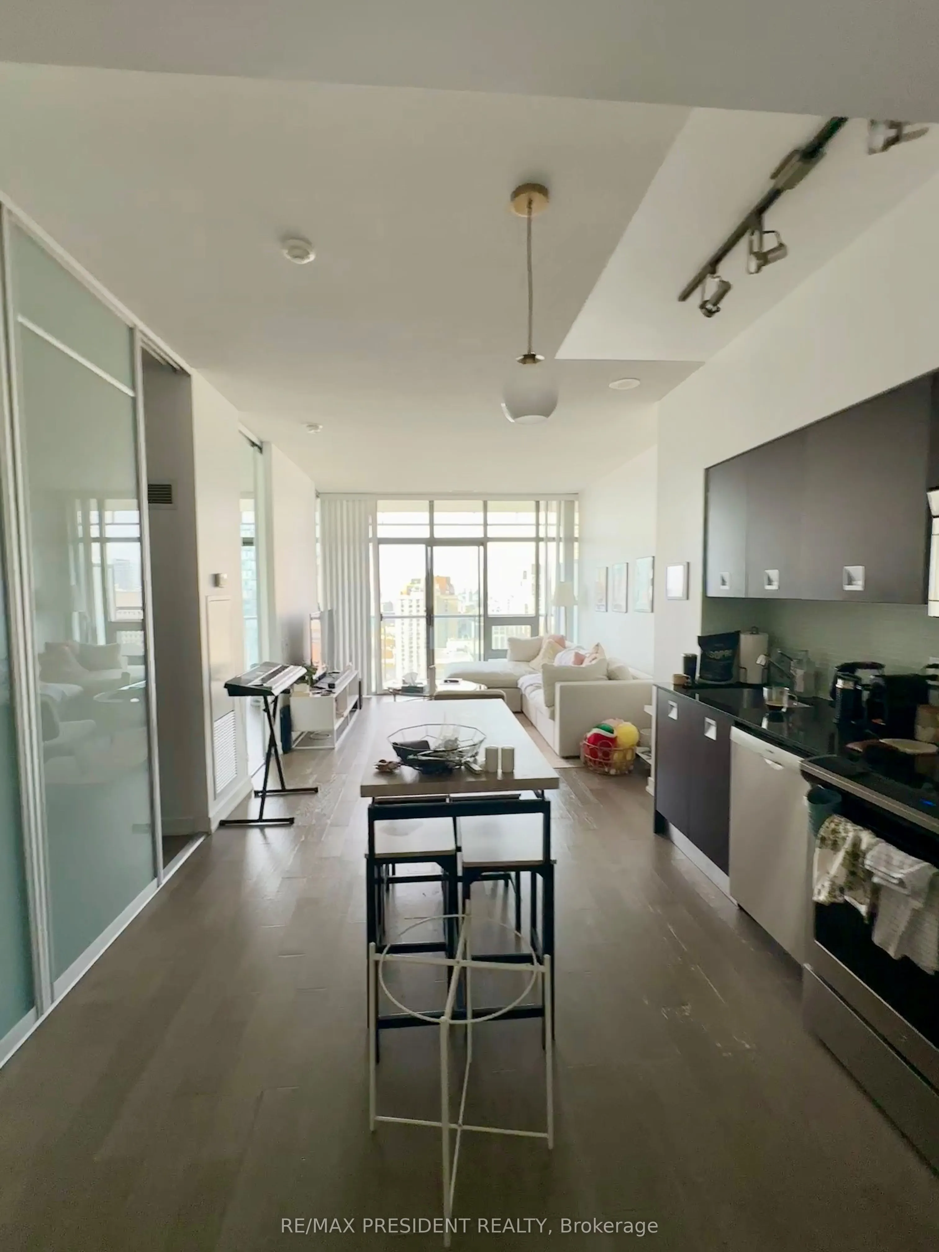 33 Charles Street E, #2805