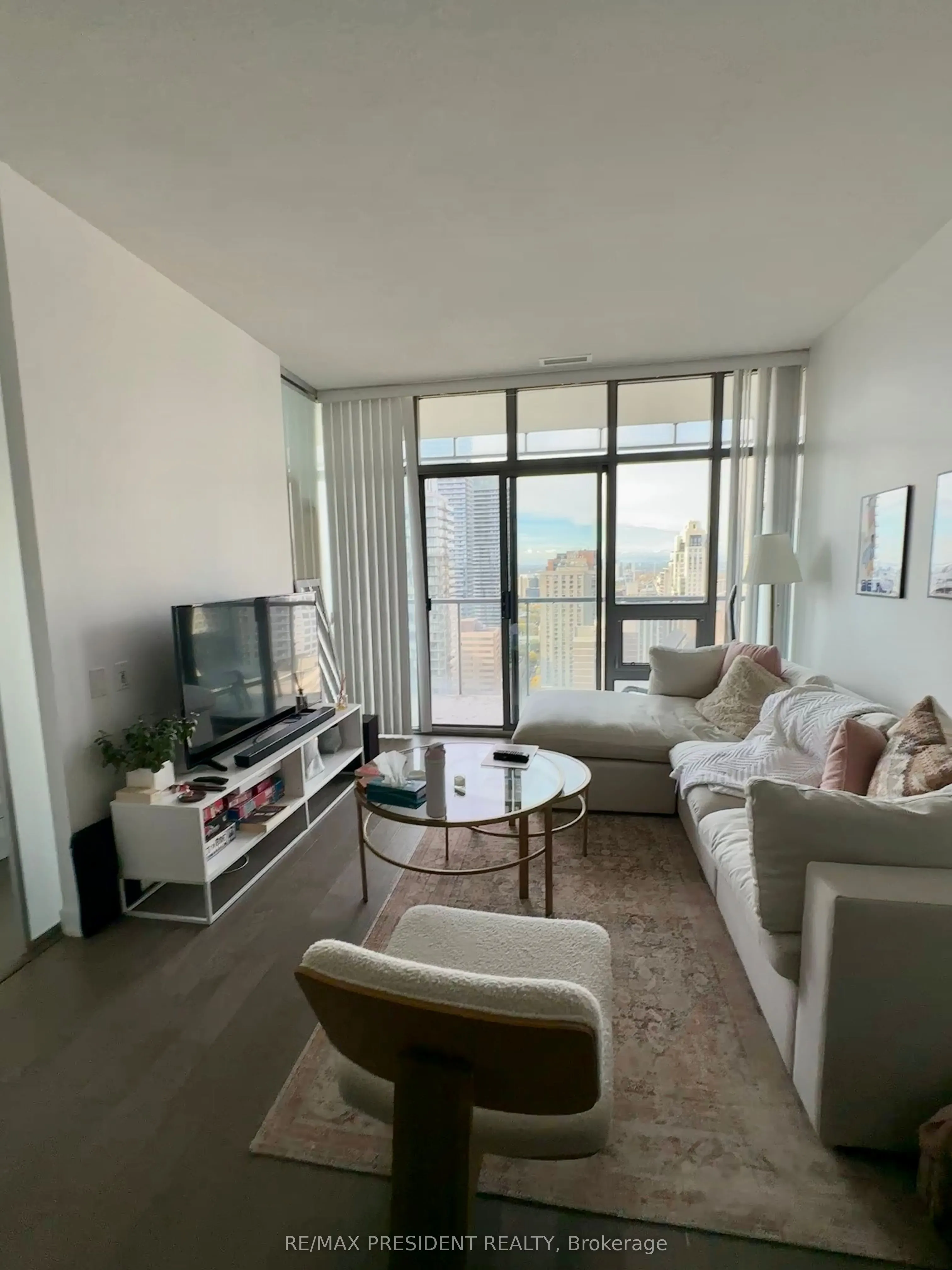 33 Charles Street E, #2805