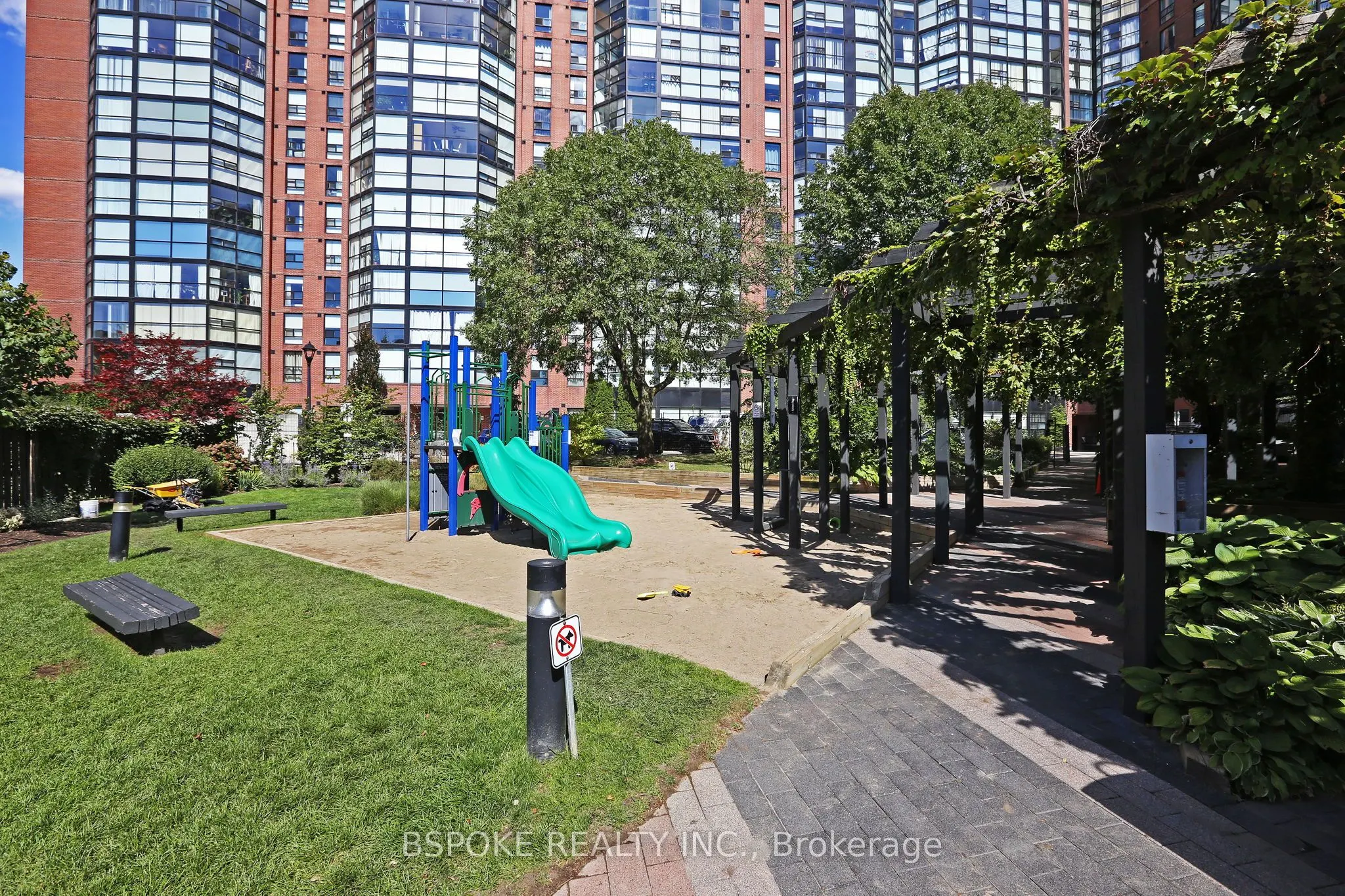 701 King Street W, #307