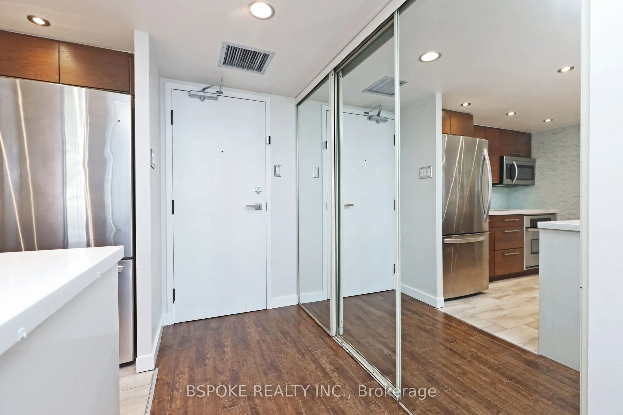 701 King Street W, #307