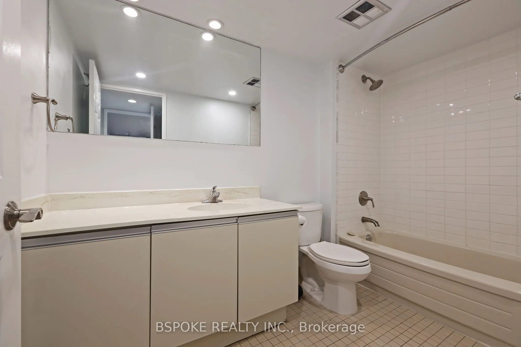 701 King Street W, #307