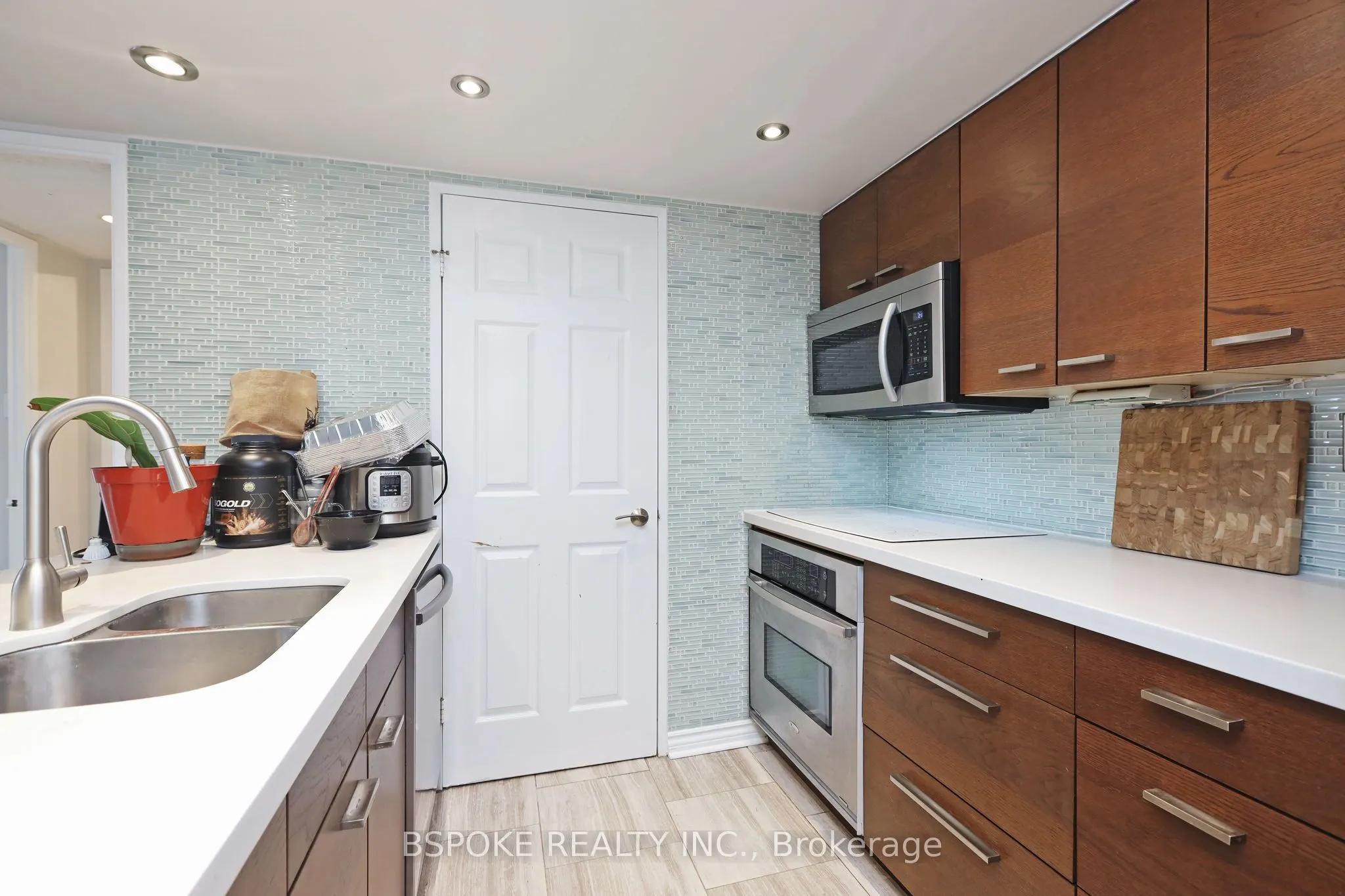 701 King Street W, #307