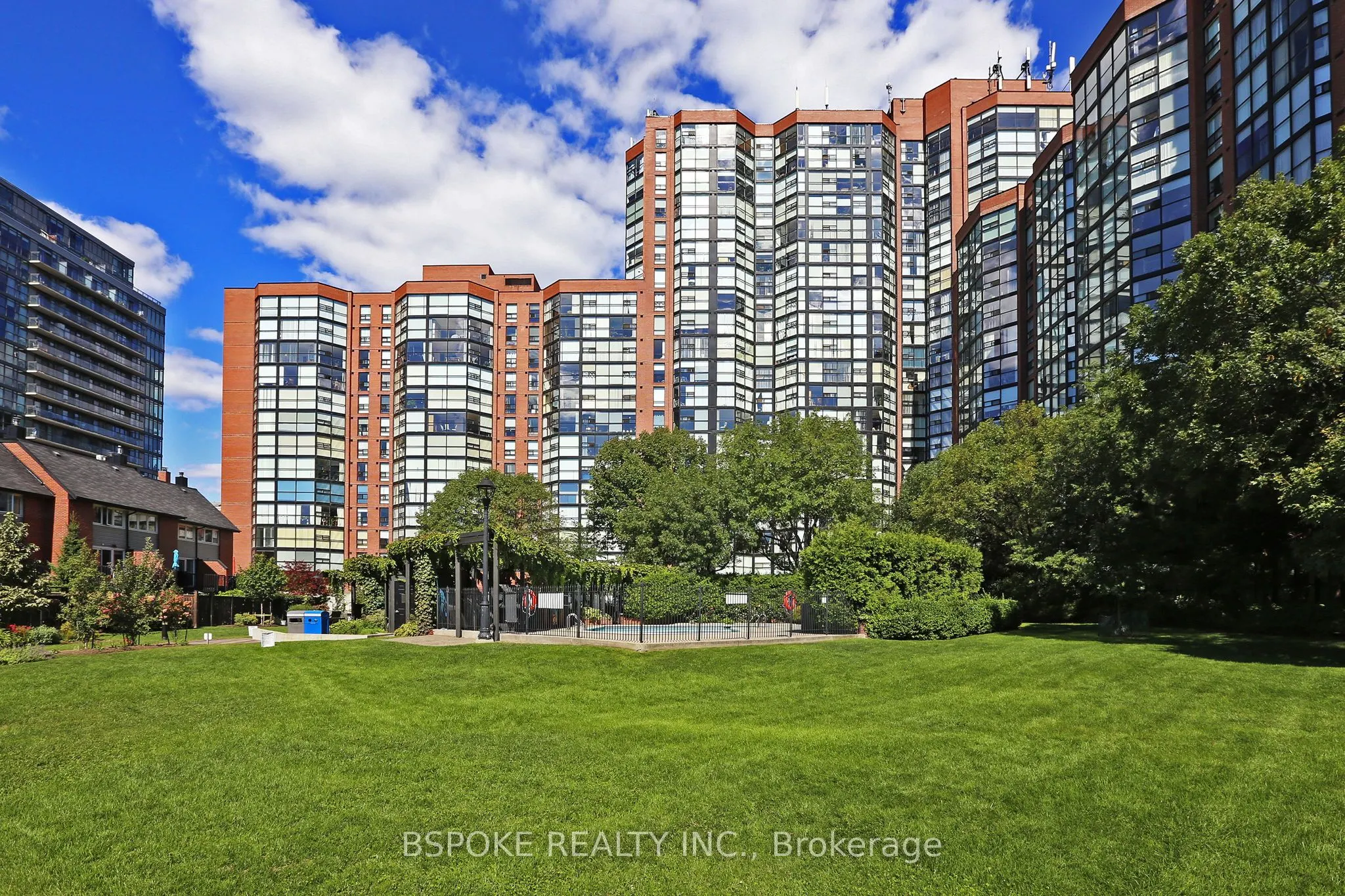 701 King Street W, #307