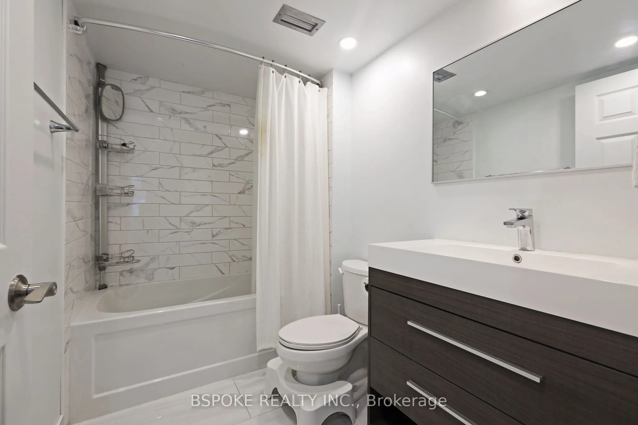 701 King Street W, #307