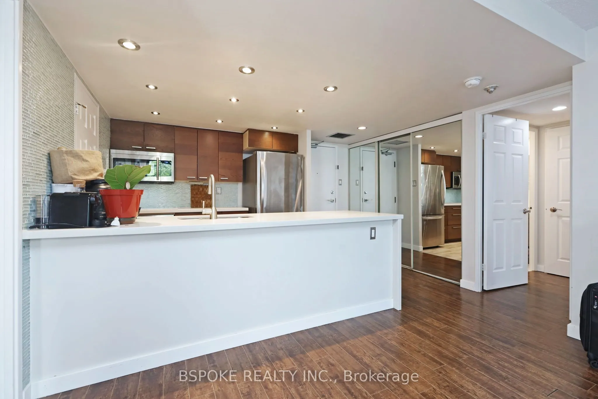 701 King Street W, #307