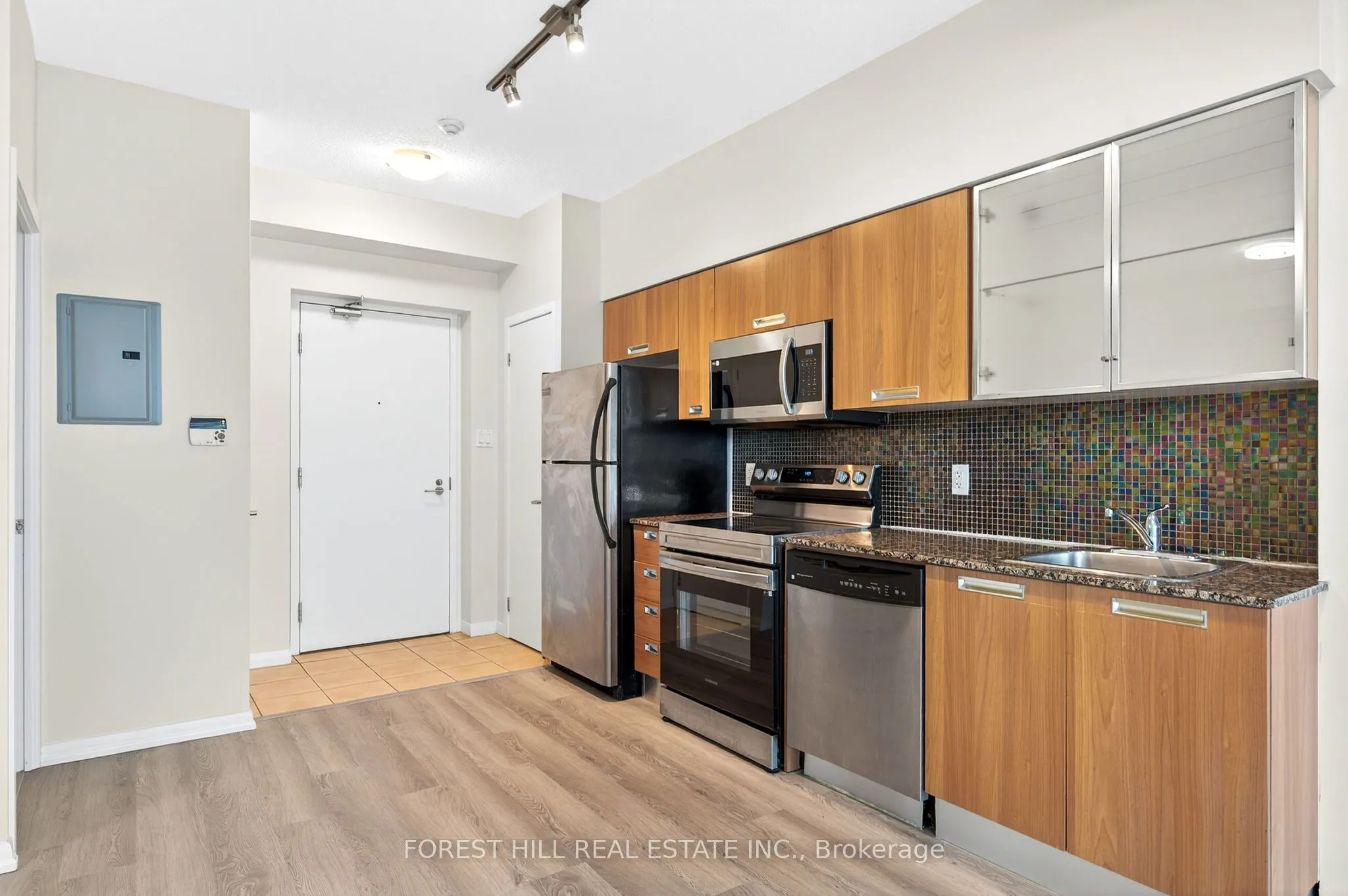 37 Grosvenor Street, #3109