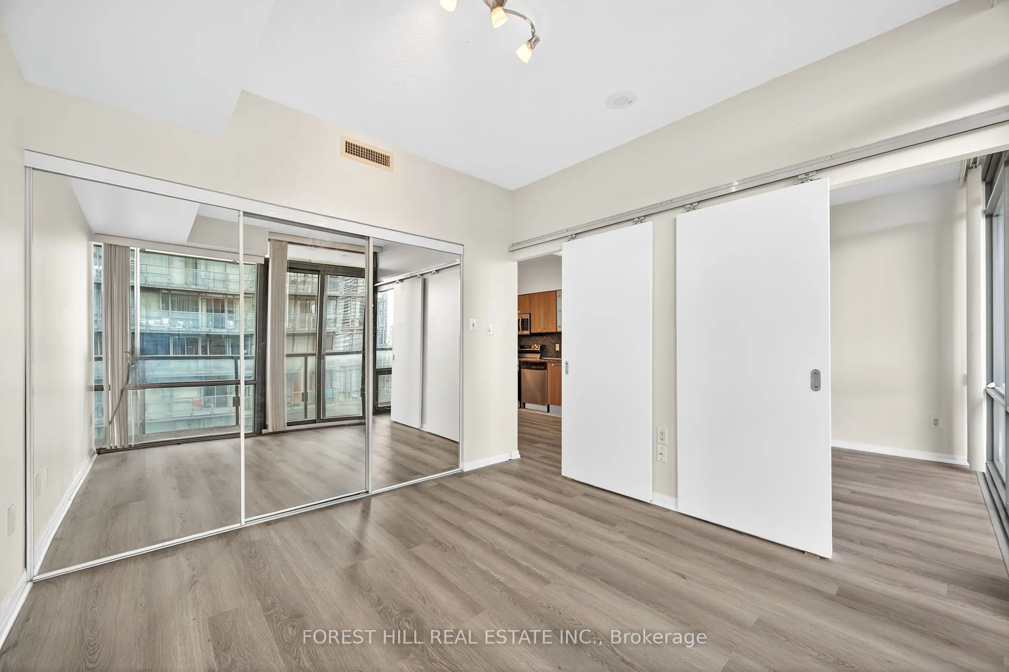 37 Grosvenor Street, #3109