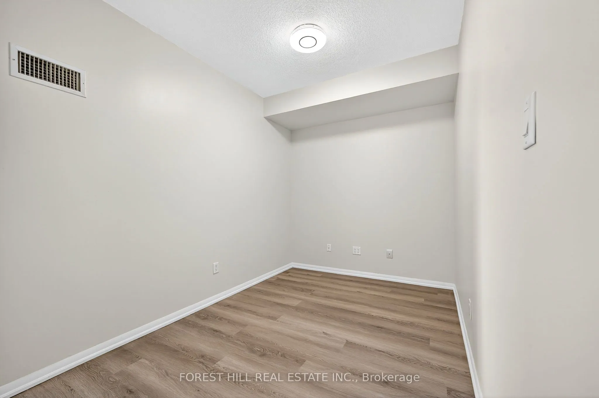 37 Grosvenor Street, #3109