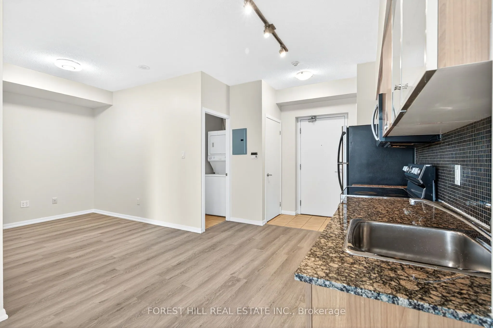 37 Grosvenor Street, #3109