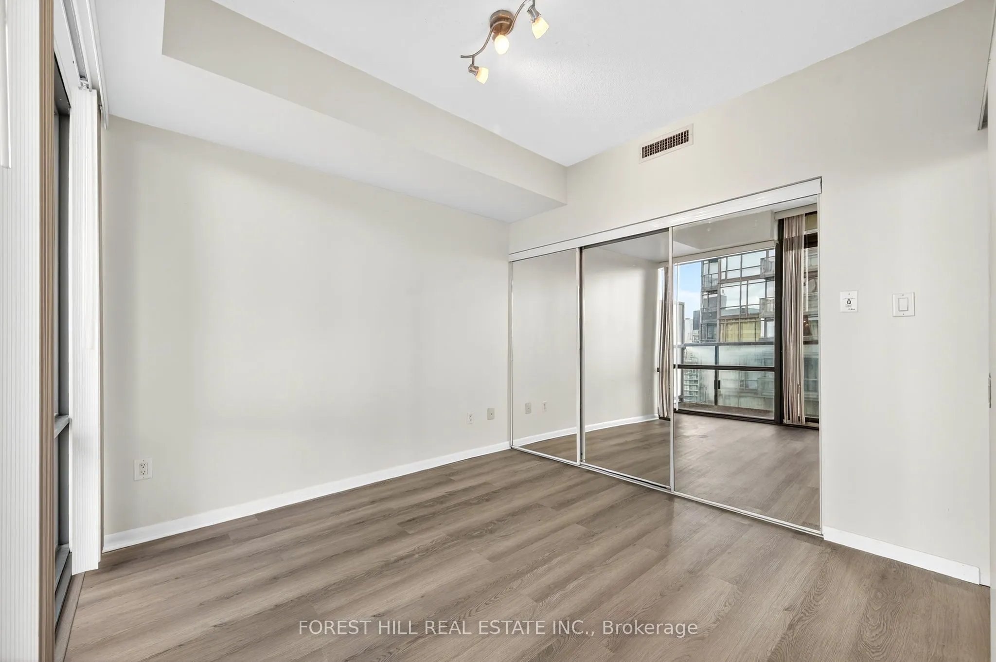 37 Grosvenor Street, #3109