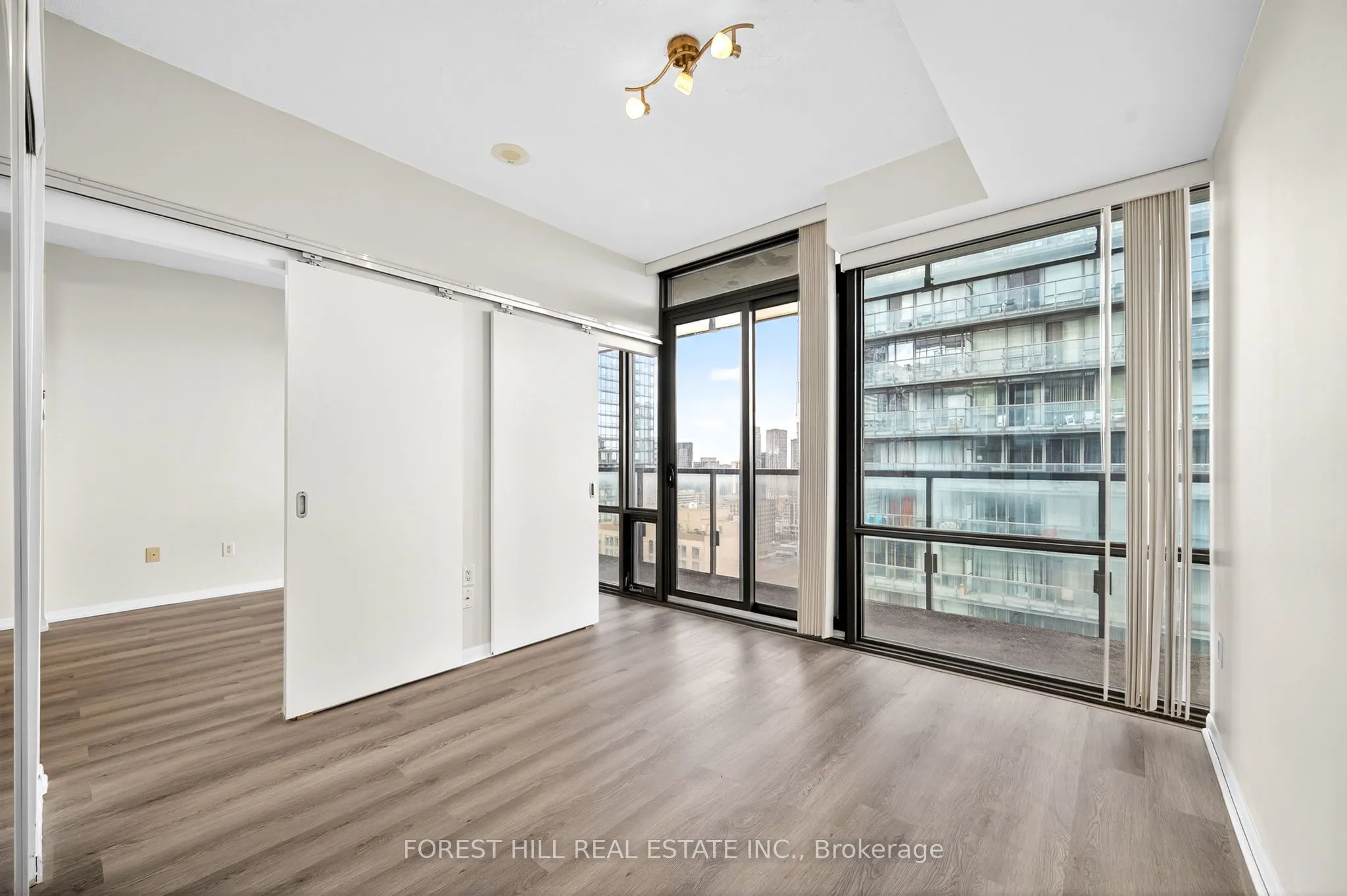 37 Grosvenor Street, #3109