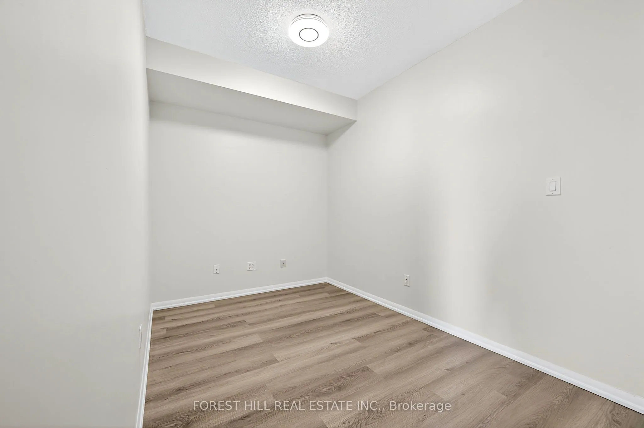 37 Grosvenor Street, #3109