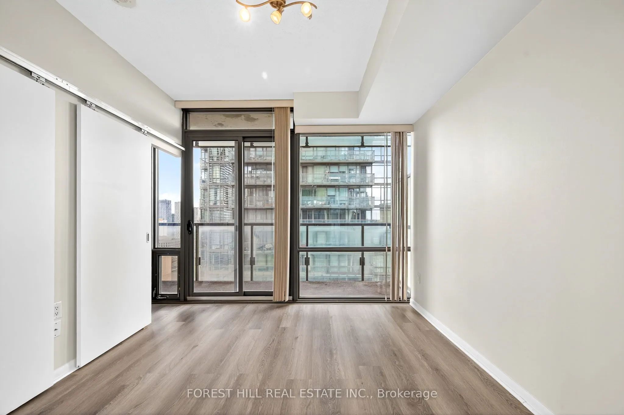 37 Grosvenor Street, #3109