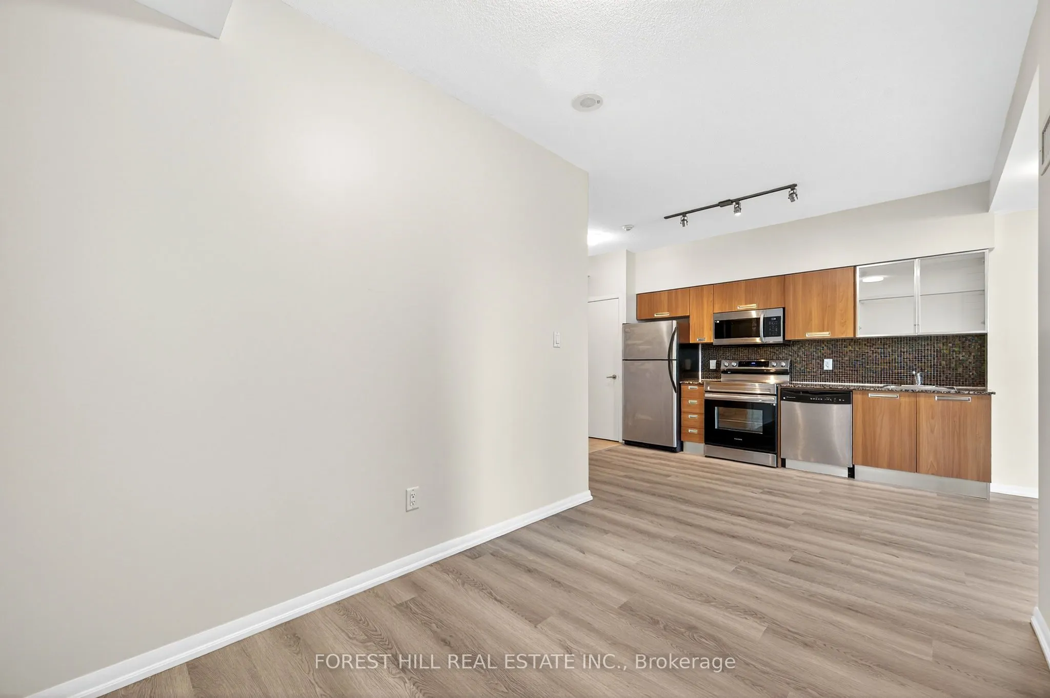 37 Grosvenor Street, #3109