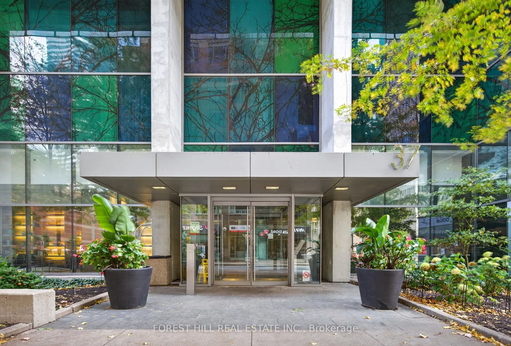 37 Grosvenor Street, #3109