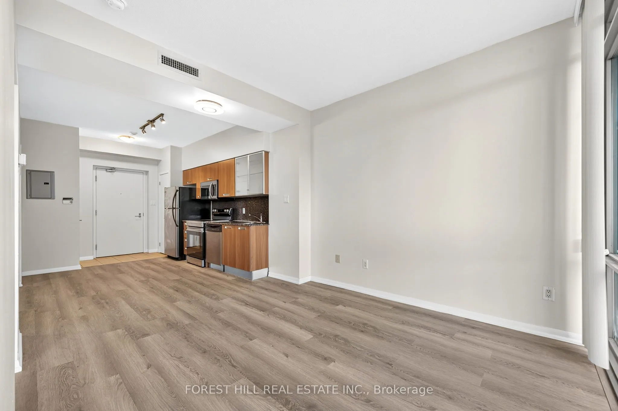 37 Grosvenor Street, #3109