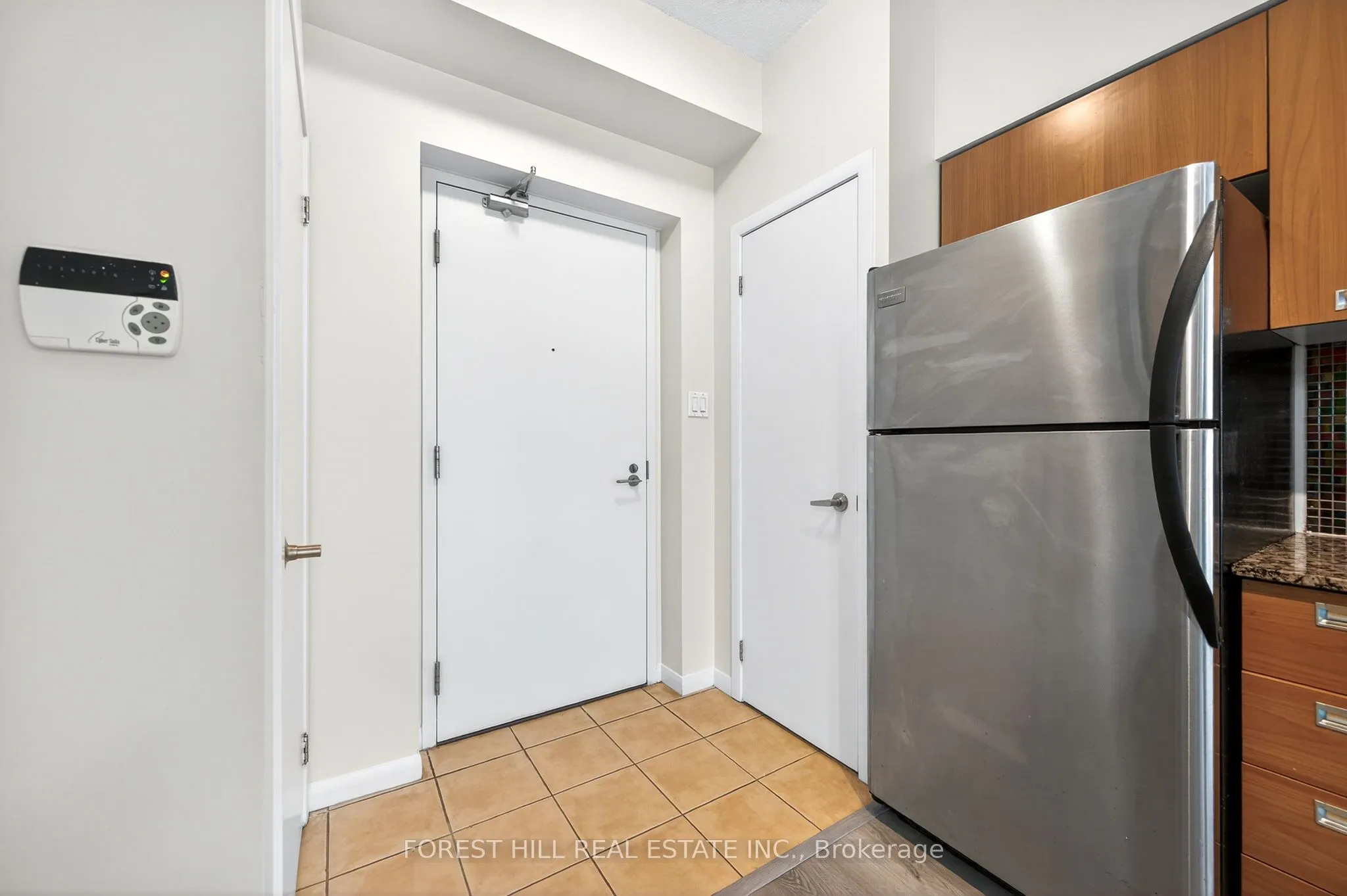 37 Grosvenor Street, #3109