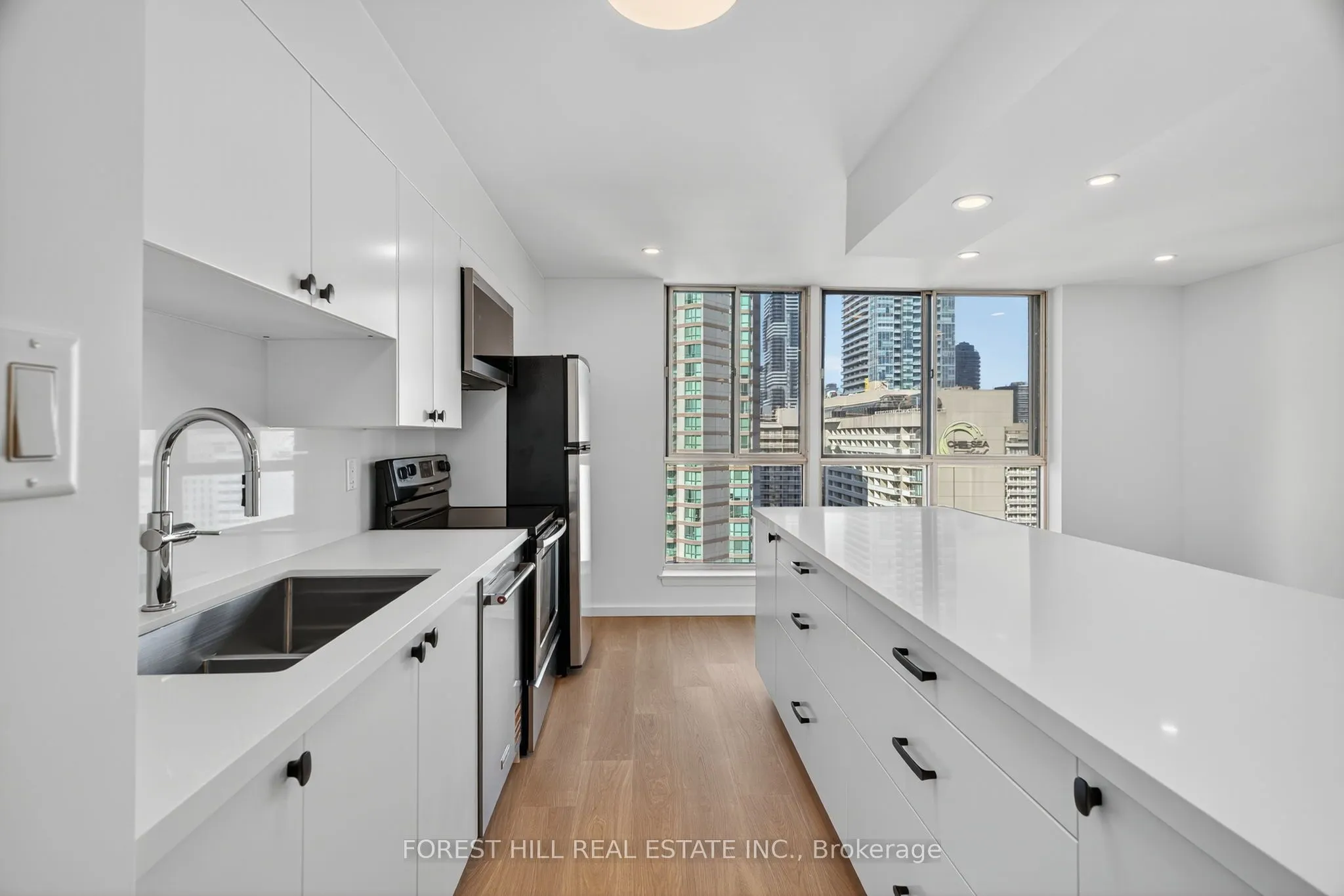 633 Bay Street, #2703