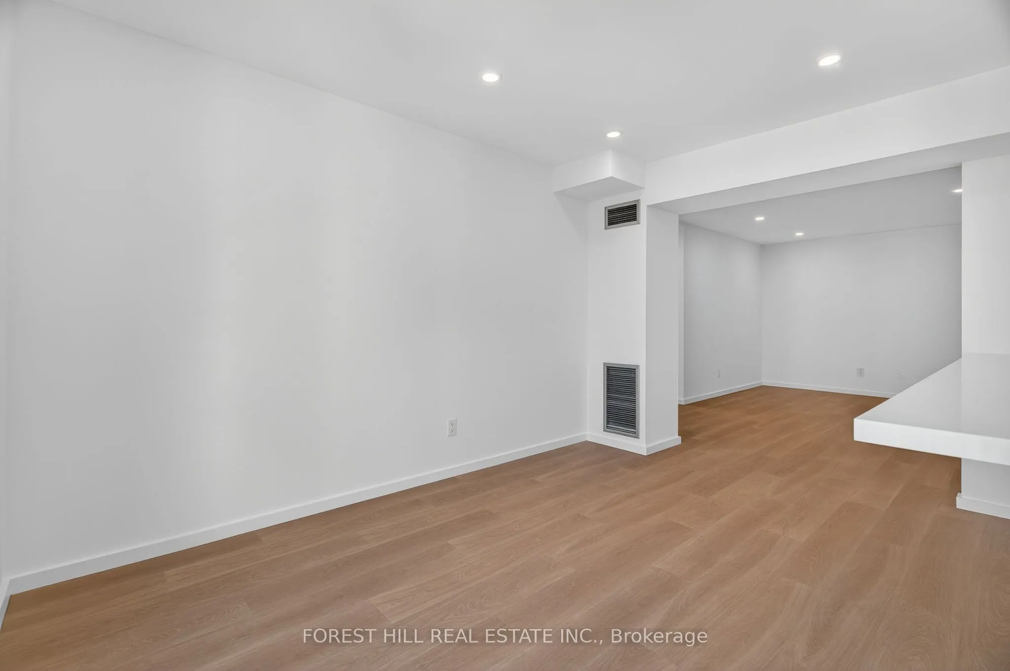 633 Bay Street, #2703