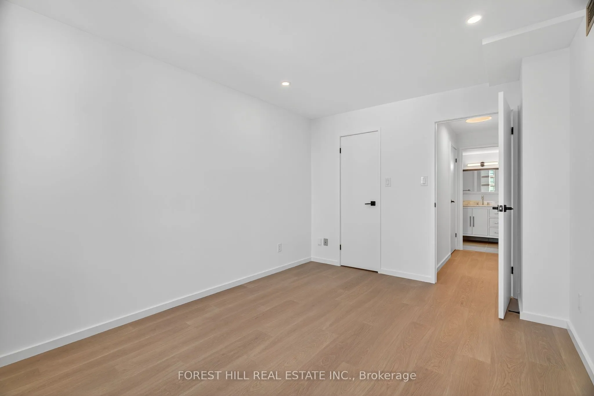 633 Bay Street, #2703