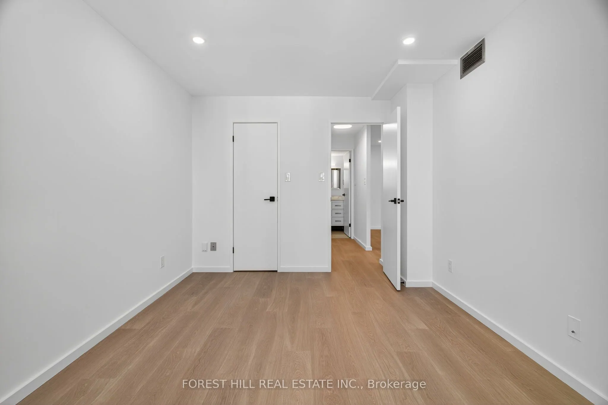 633 Bay Street, #2703