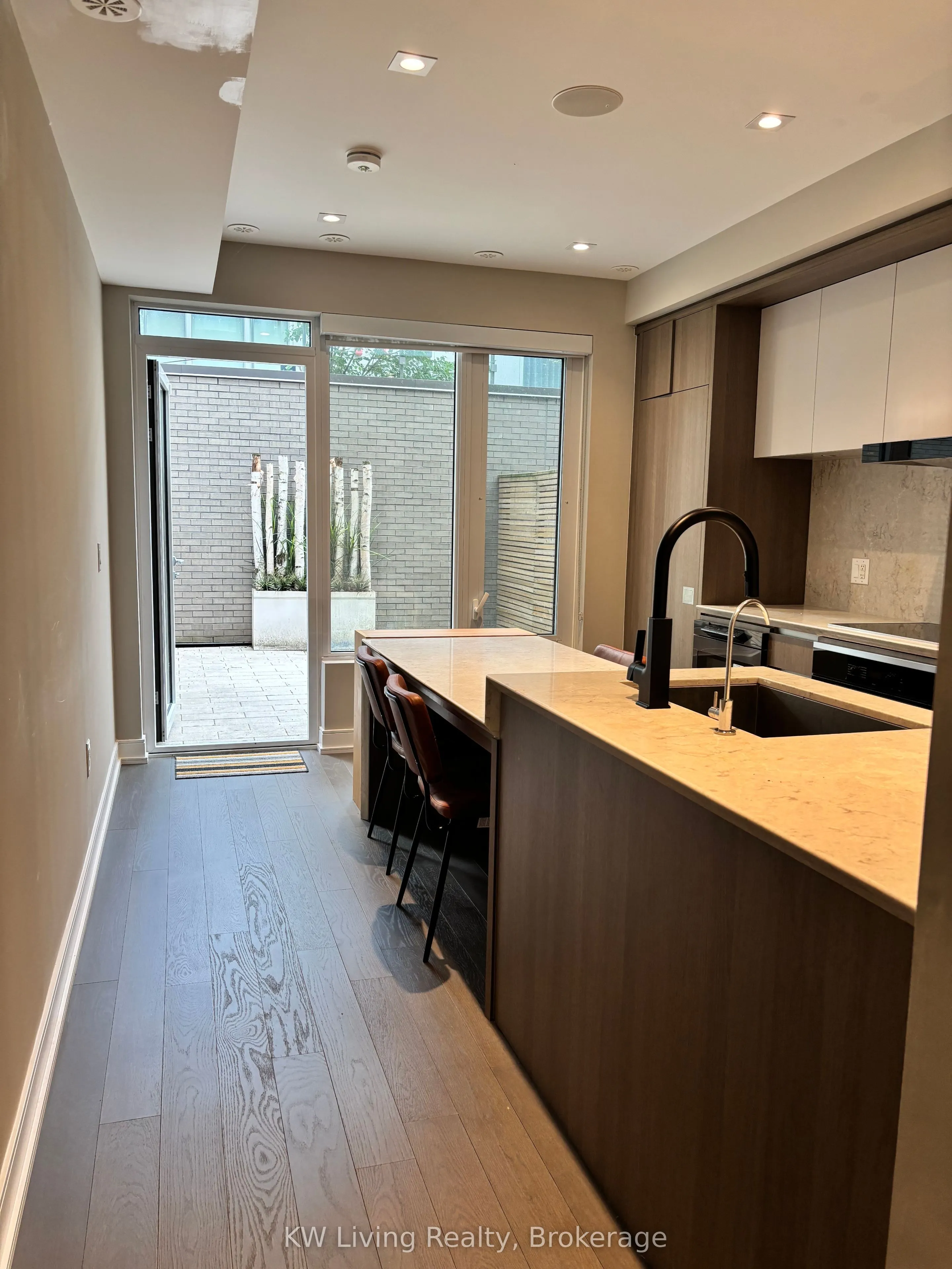 33 Dundonald Street, #TH6