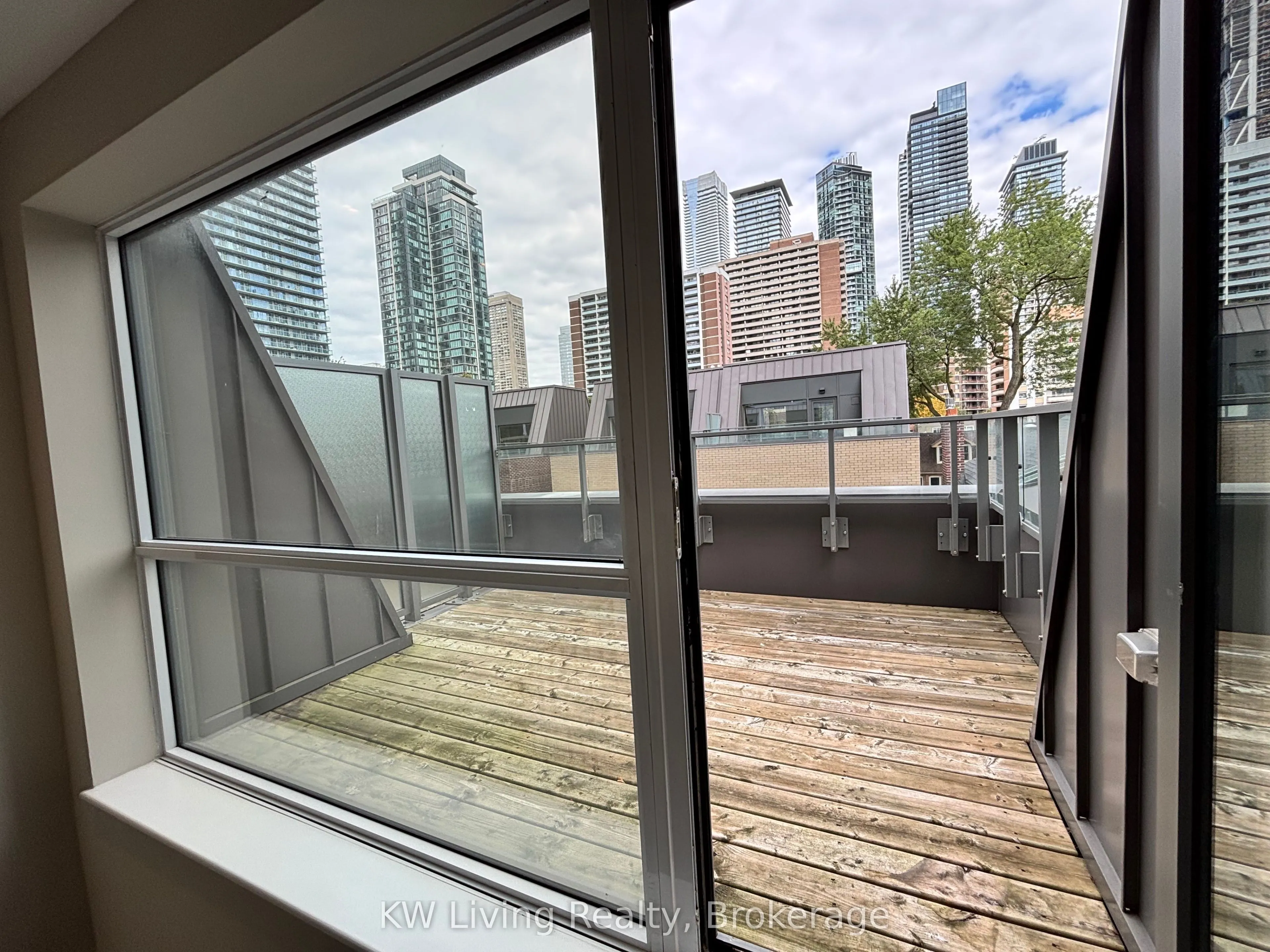 33 Dundonald Street, #TH6