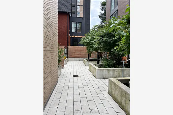 33 Dundonald Street, #TH6