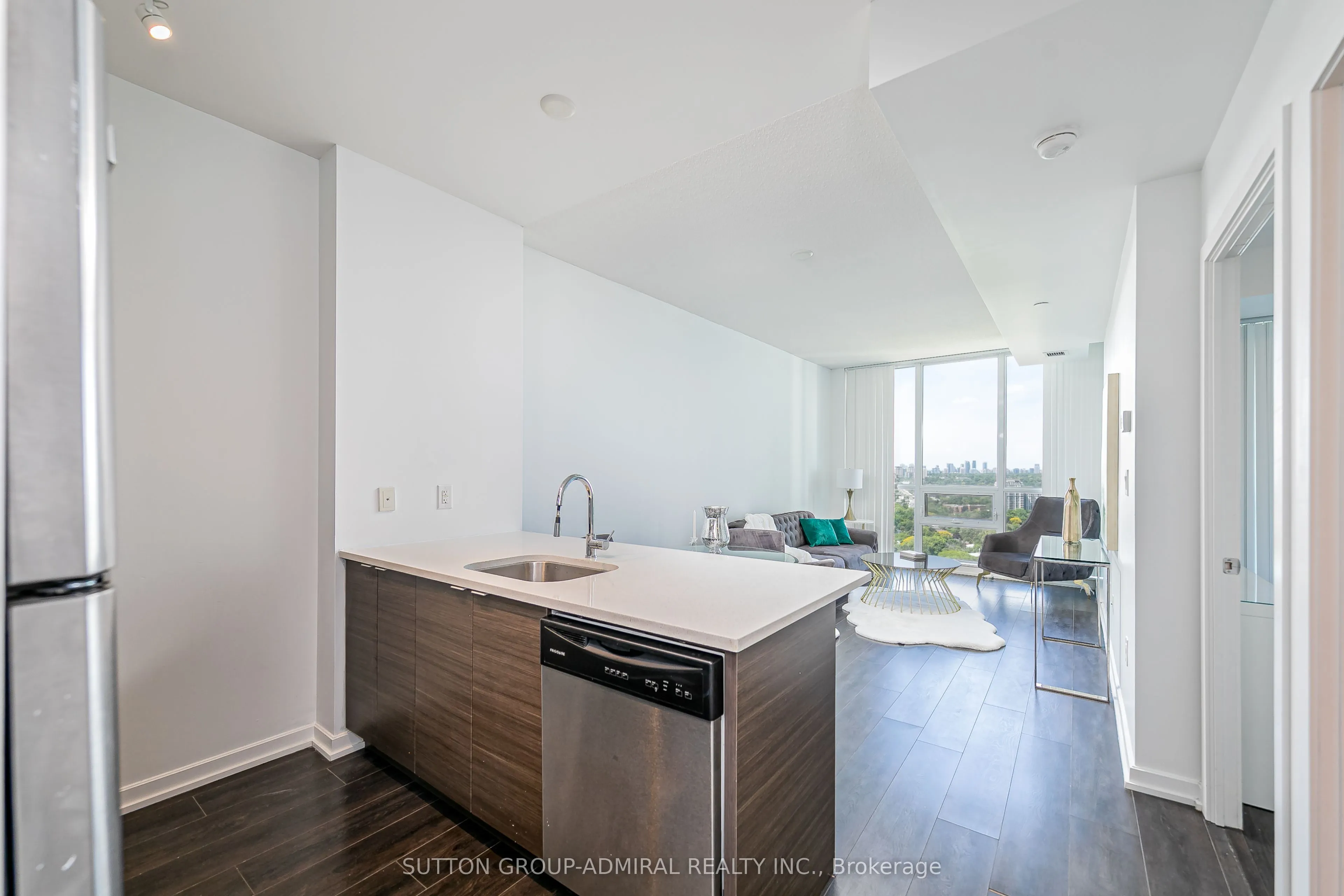 62 Forest Manor Road, #1610