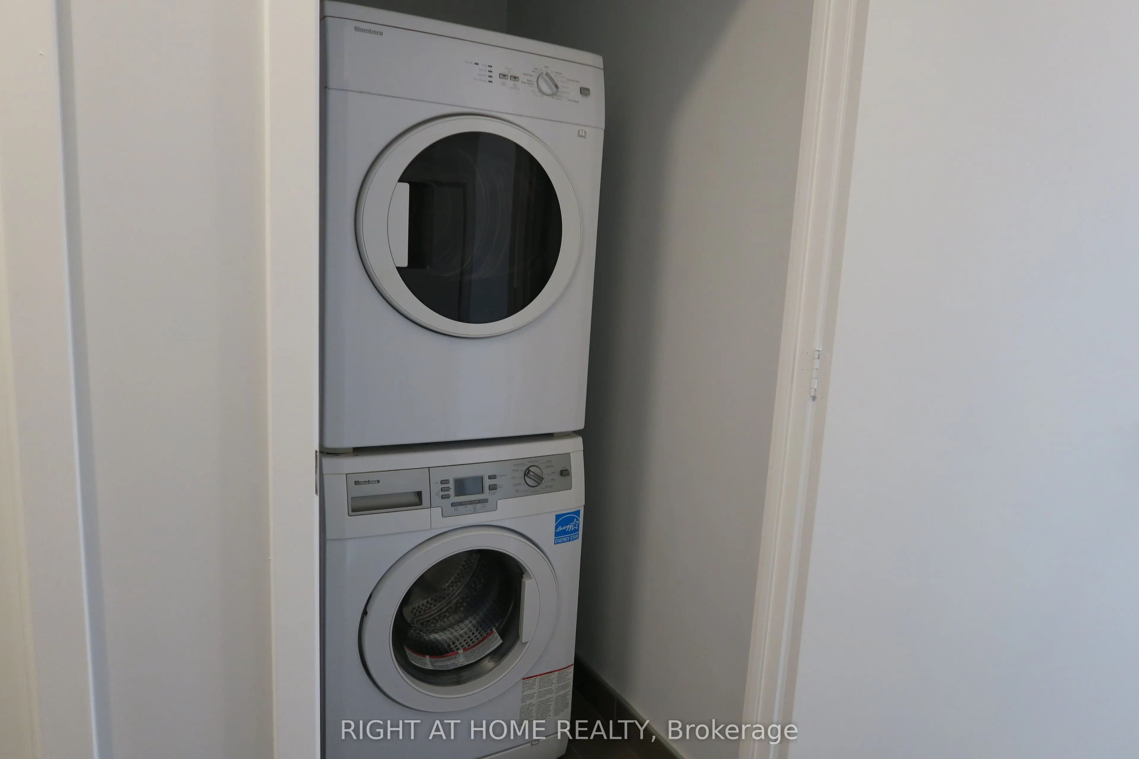 1030 King Street W, #453