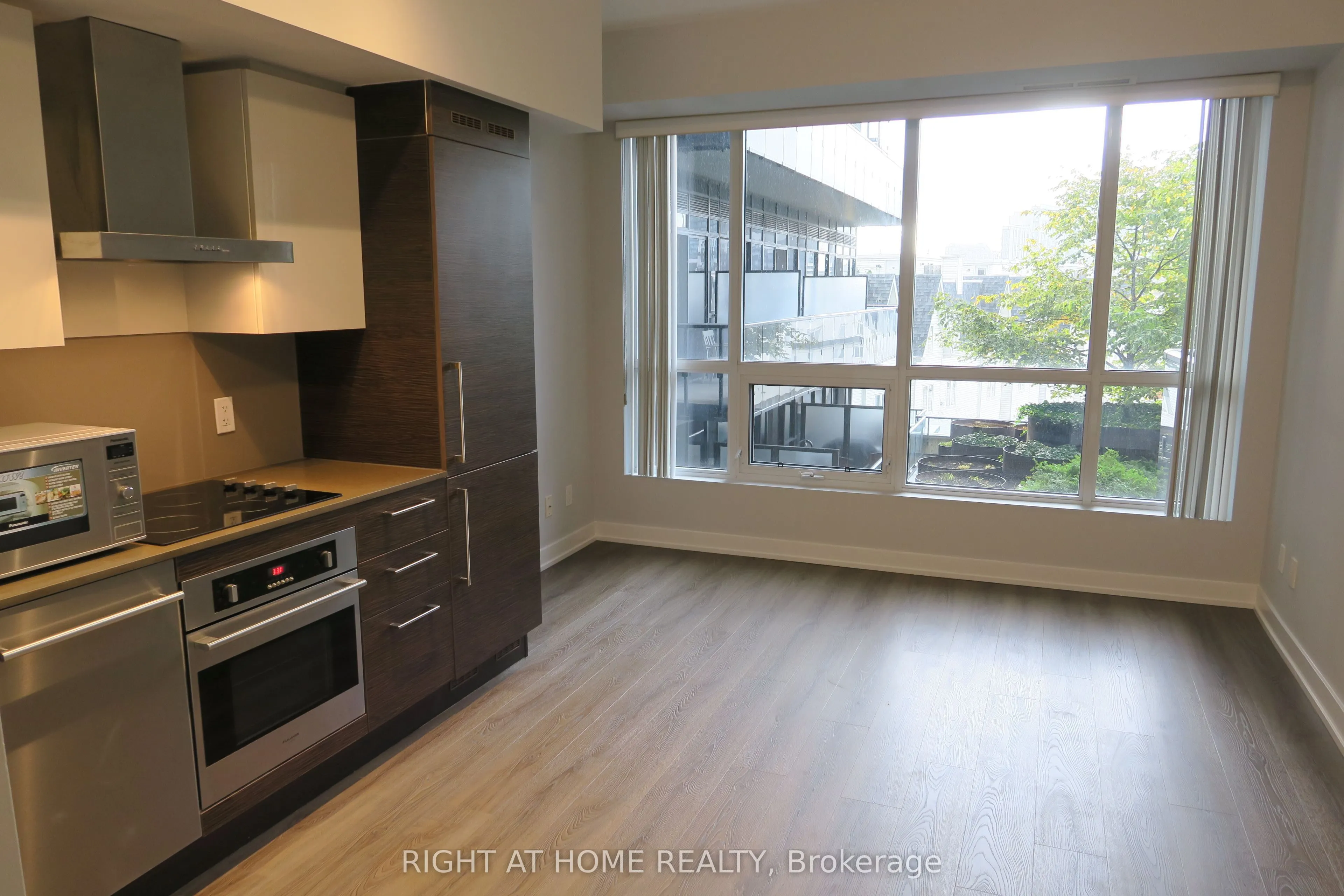 1030 King Street W, #453