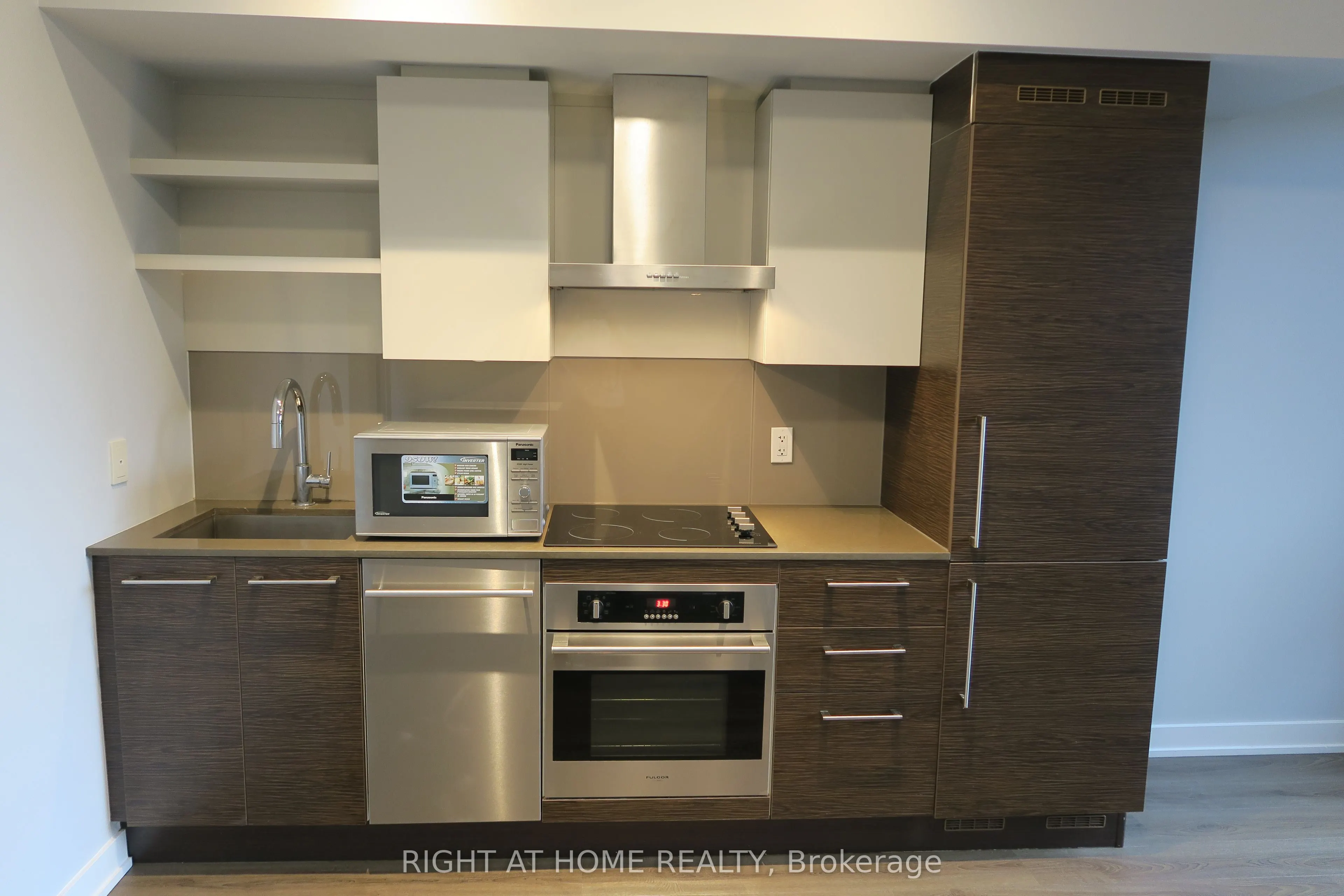 1030 King Street W, #453