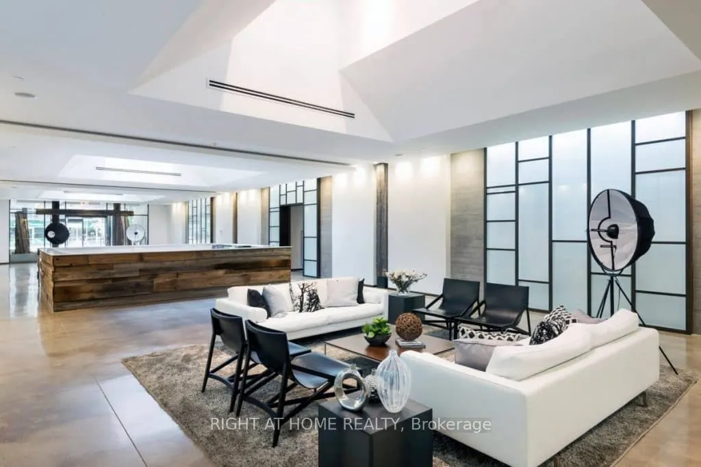 1030 King Street W, #453