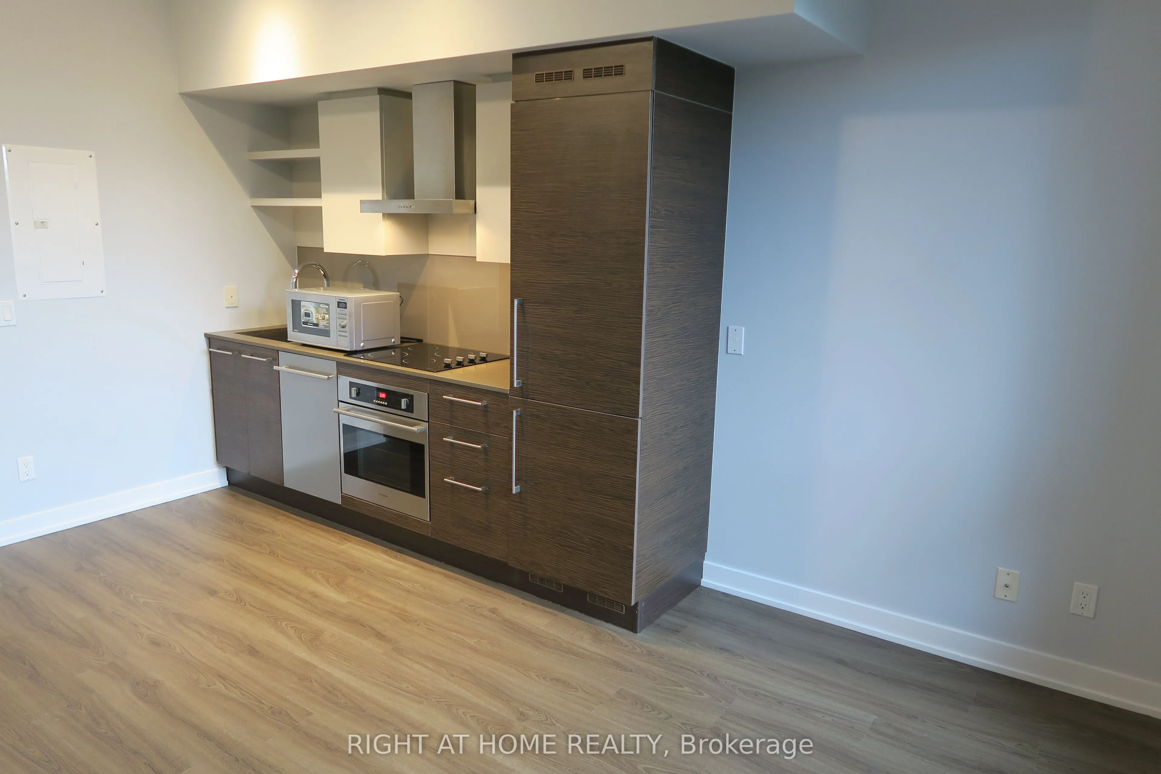 1030 King Street W, #453