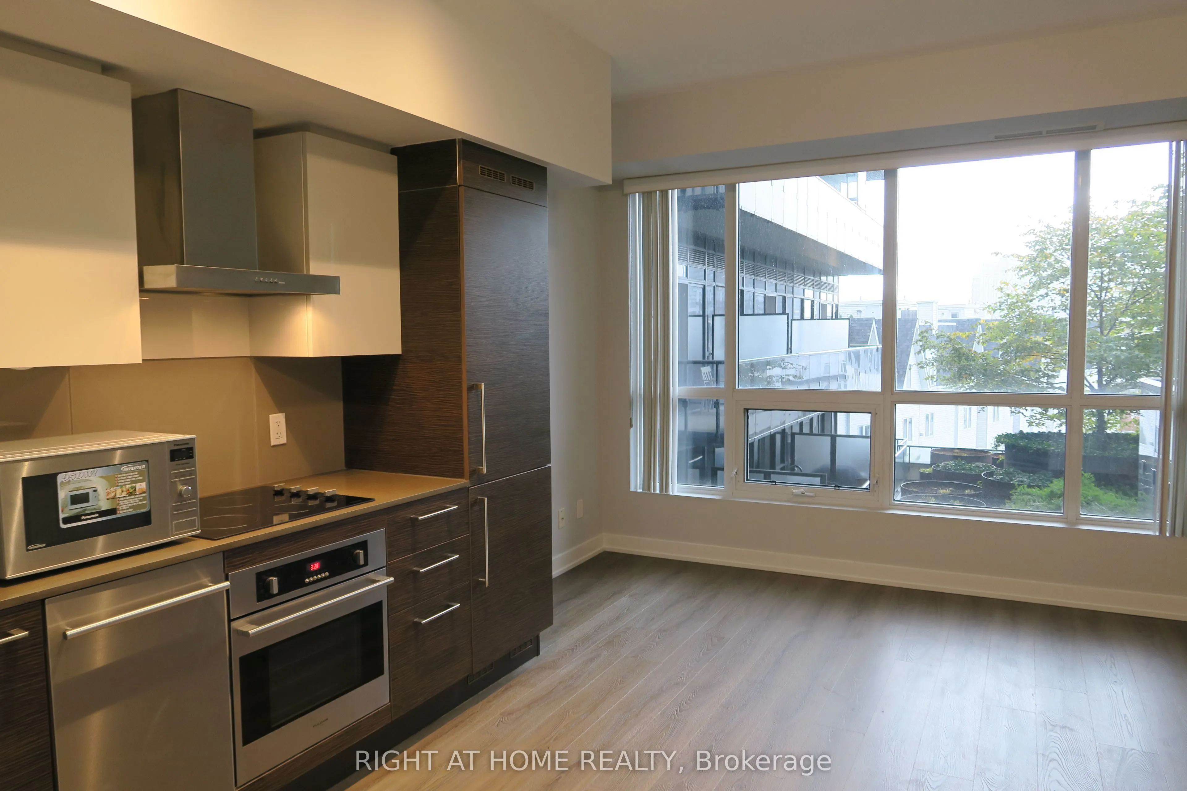 1030 King Street W, #453