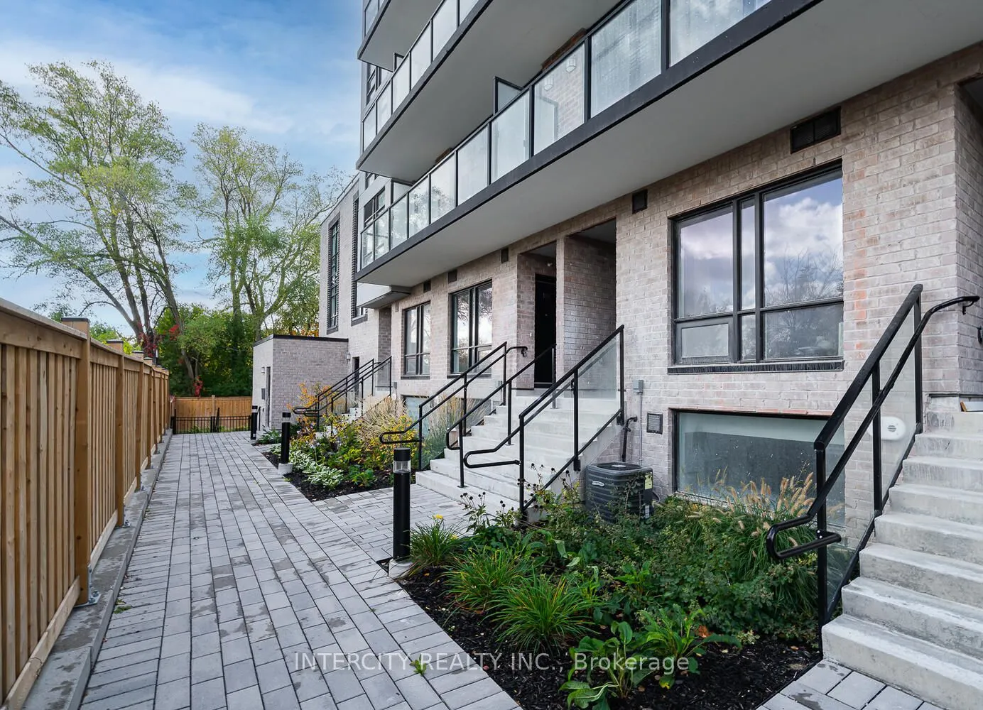 851 Sheppard Avenue W, #38