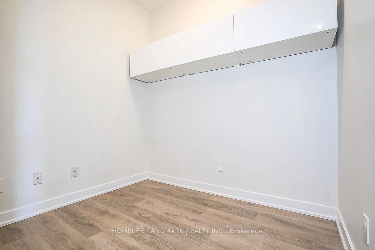 5162 Yonge Street, #208