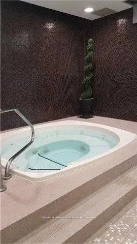 18 Kenaston Gardens, #212